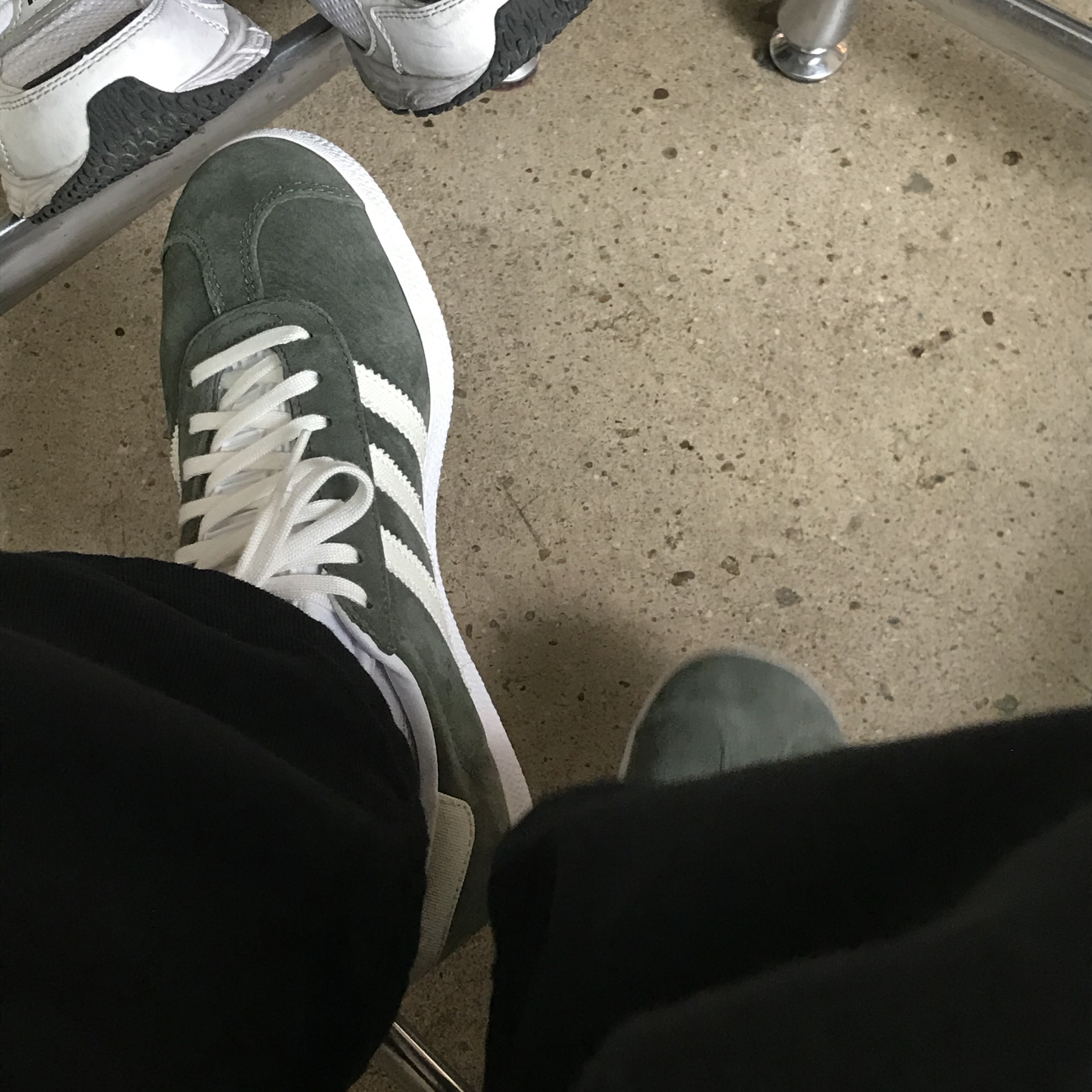 Adidas Gazelle Base Green 착용 스타일