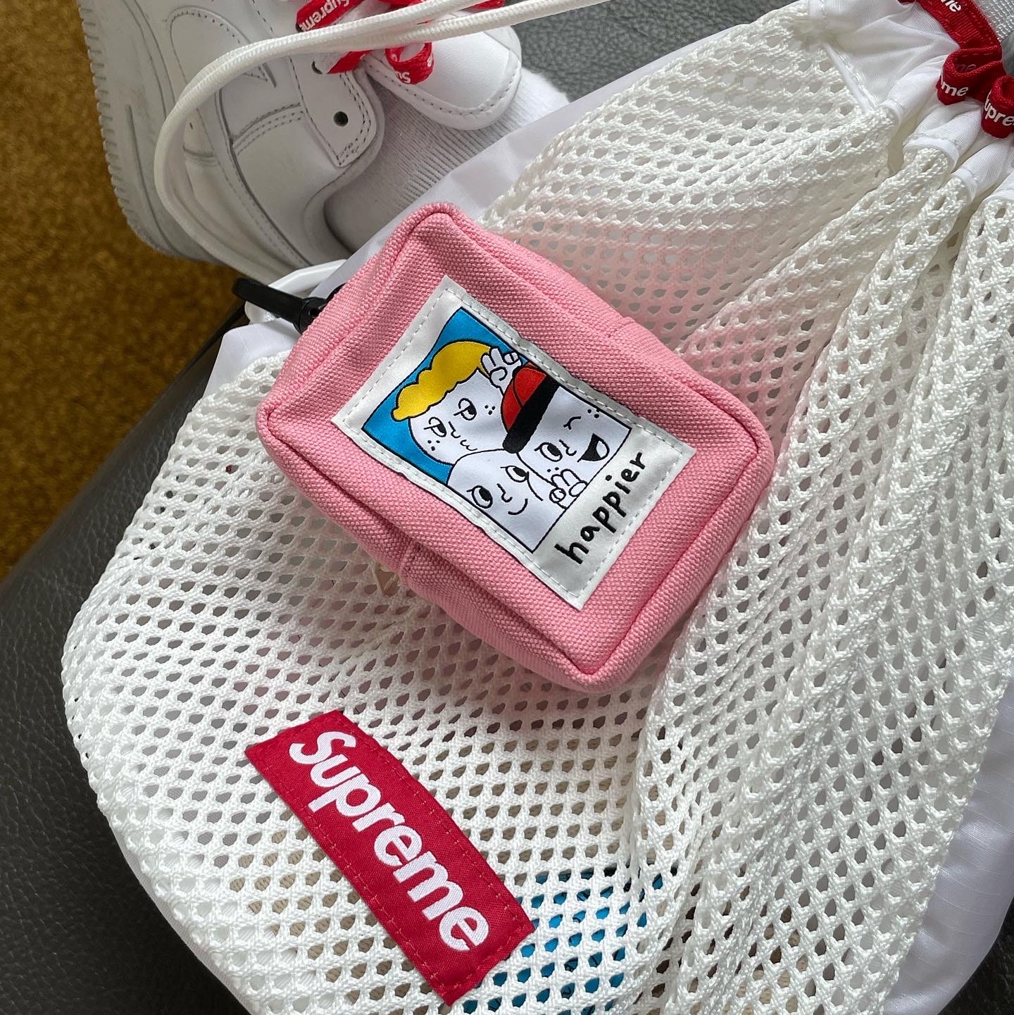 Supreme x The North Face Trekking Convertible Jacket Stone - 22SS, Supreme Mesh Small Backpack White - 23SS 착용 스타일 - 3