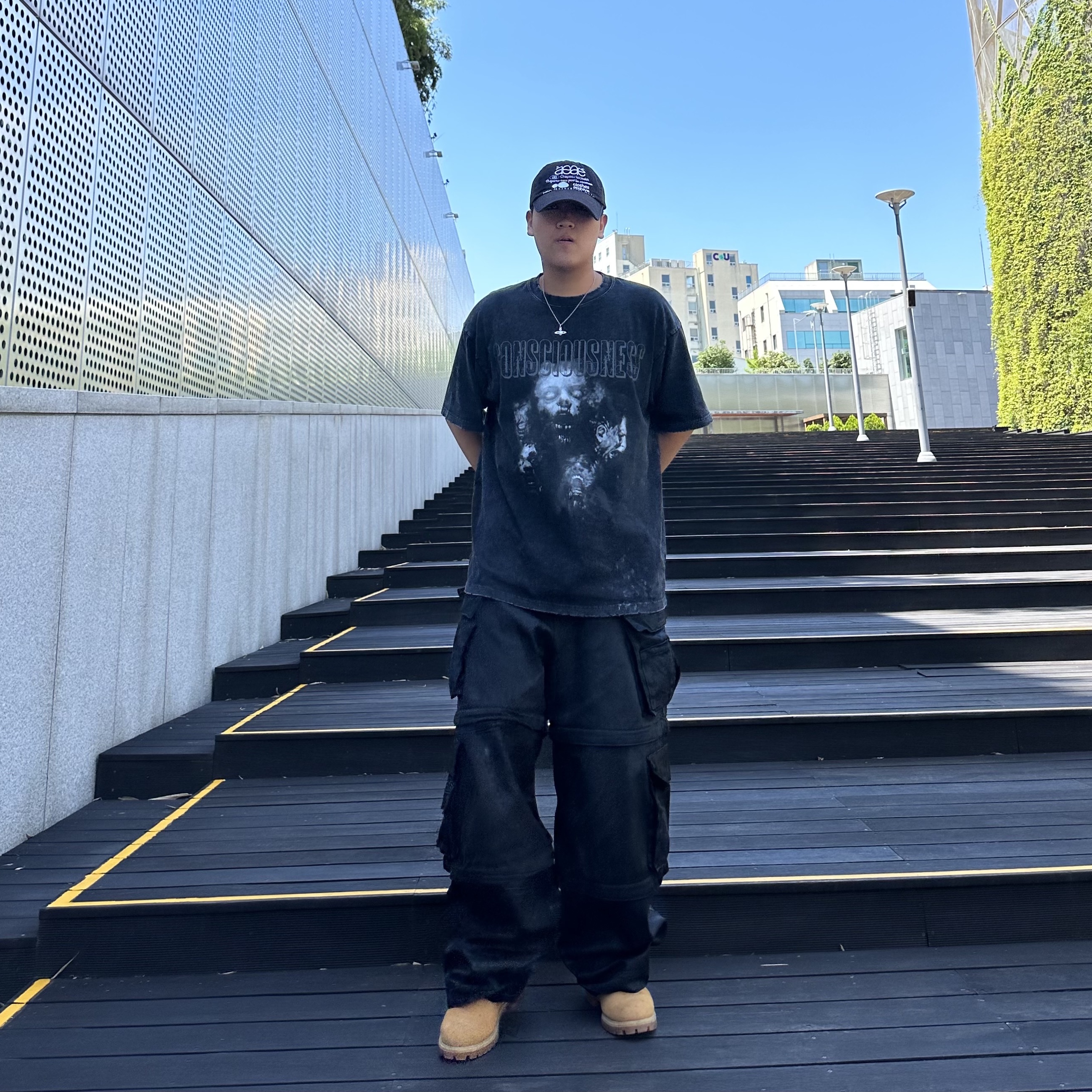 Project G/R Oversized Convertible Cargo Pants Coated Black, Vivienne Westwood Mini Bas Relief Pendant Silver 착용 스타일 - 1