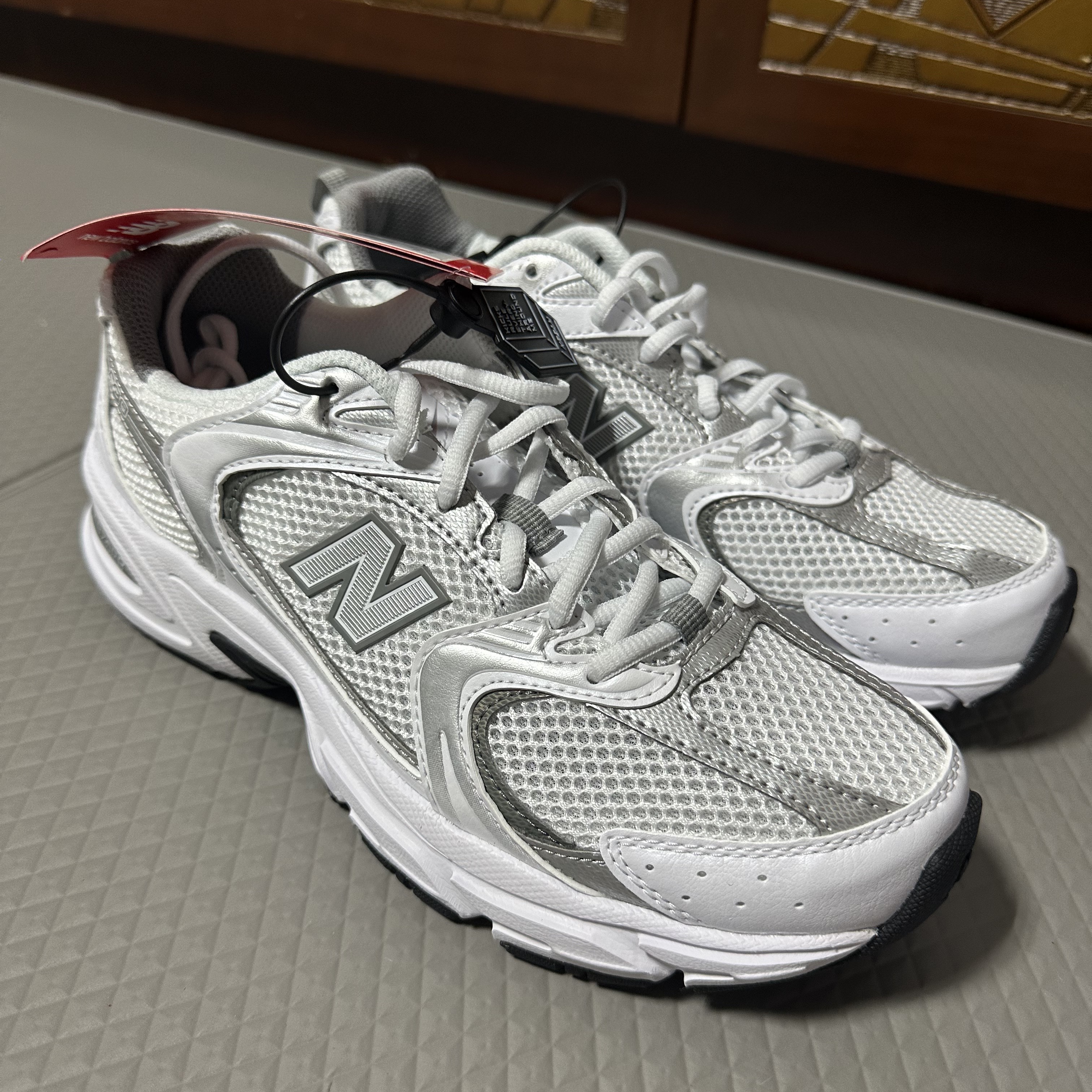 New Balance 530 White Silver 착용 스타일