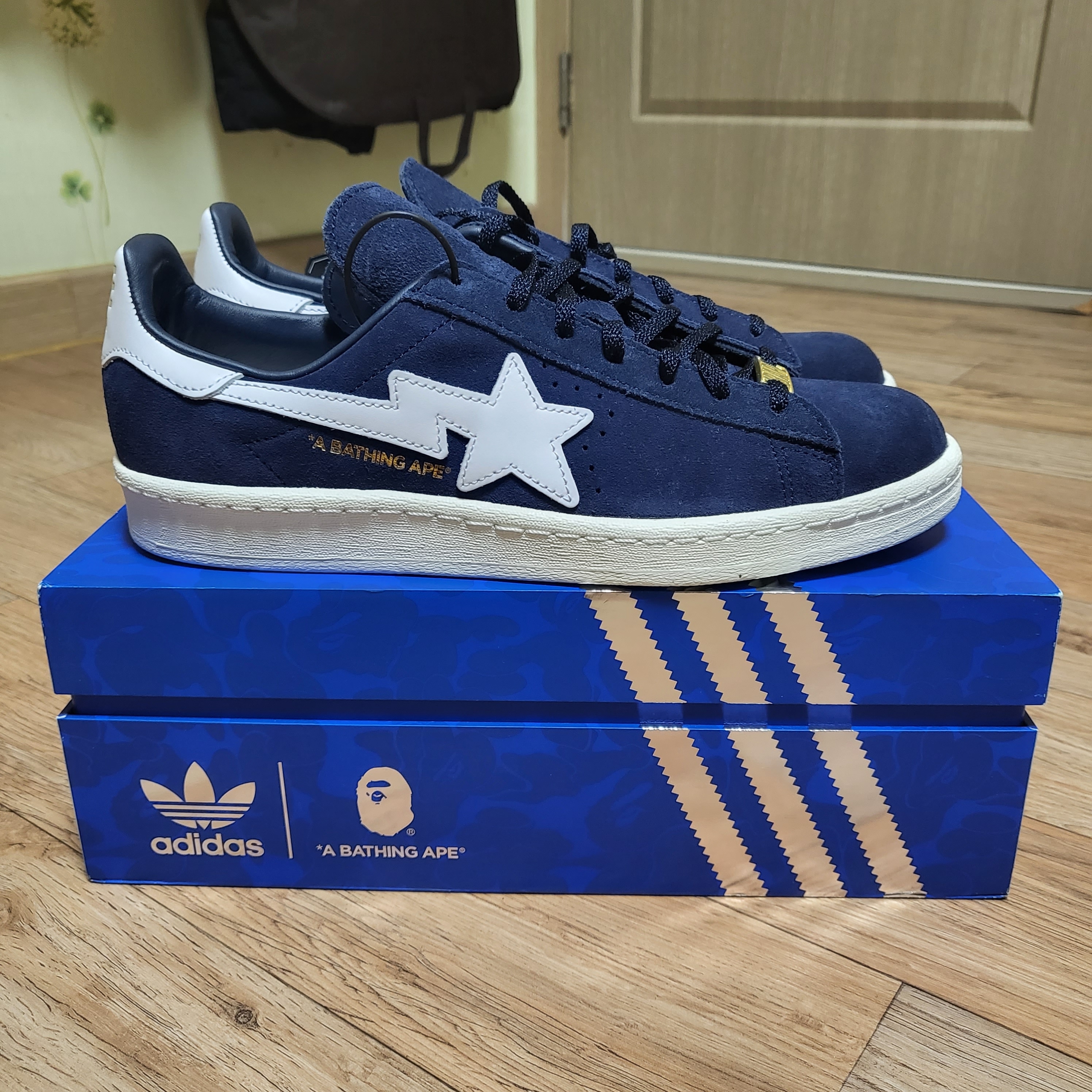 Adidas x BAPE Campus 80s Collegiate Navy 착용 스타일 - 1