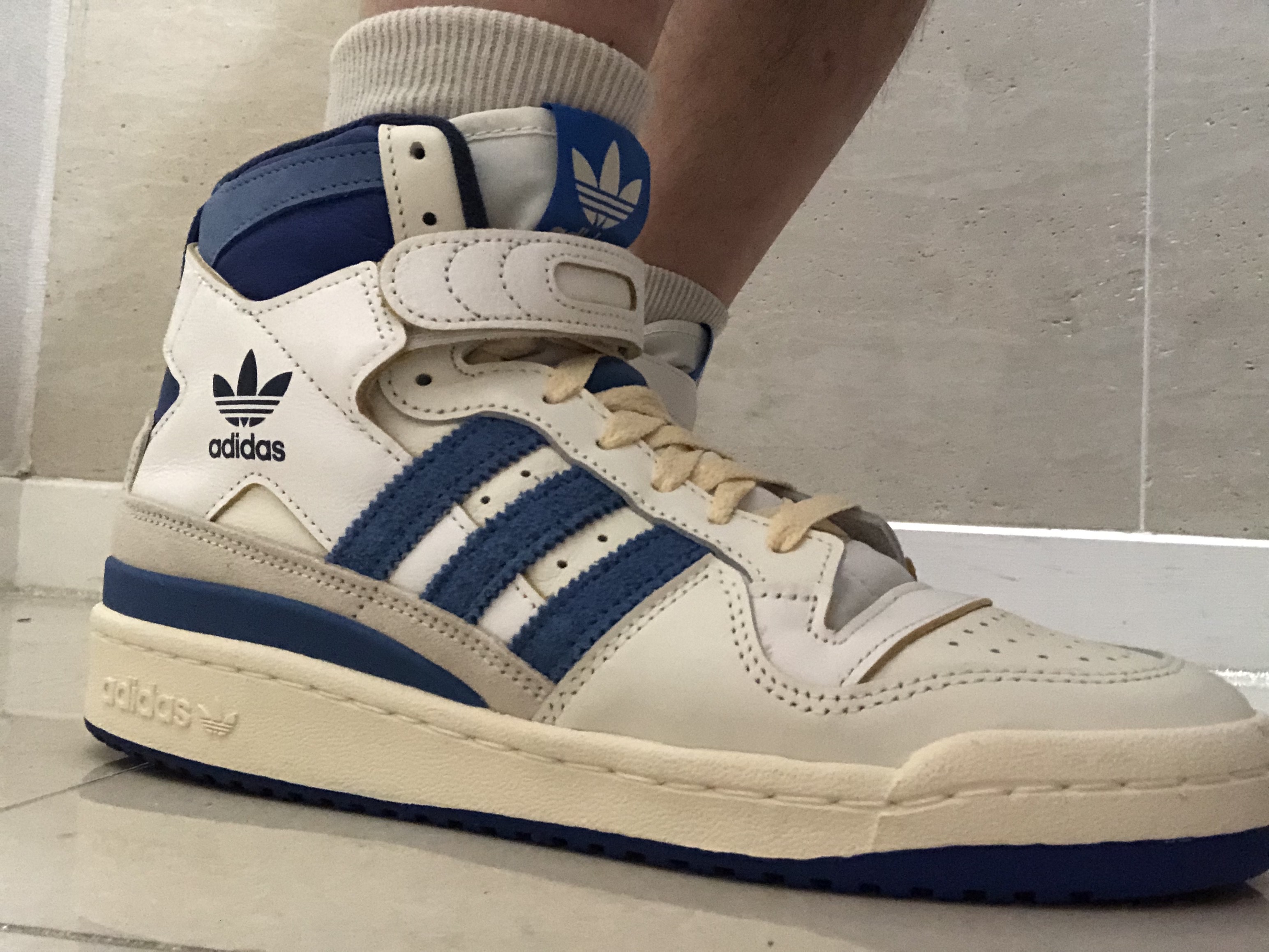 Adidas OG Forum 84 High Blue Thread 착용 스타일