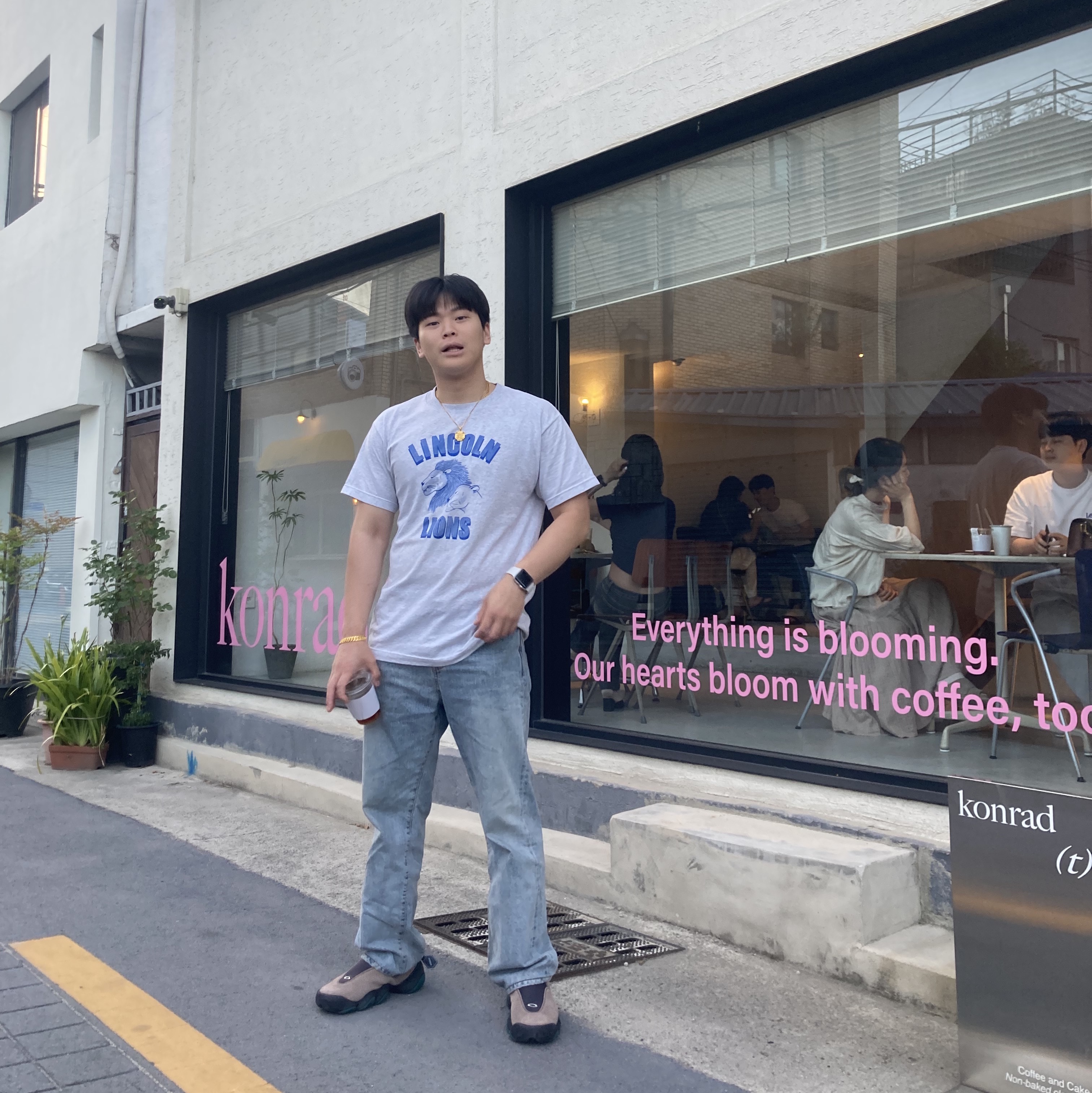 Oakley Factory Team x Brain Dead Suede Flesh Taupe 착용 스타일