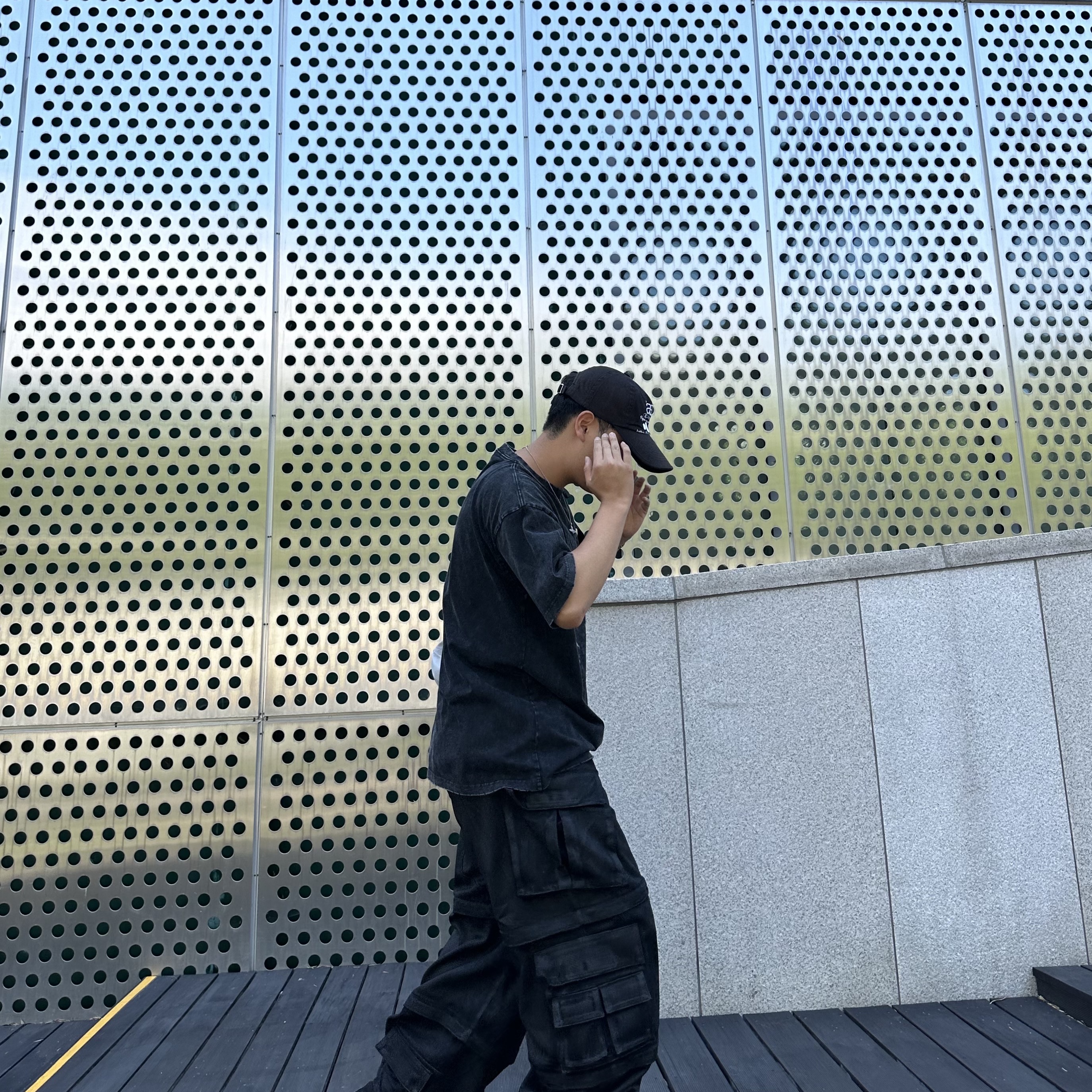 Project G/R Oversized Convertible Cargo Pants Coated Black, Vivienne Westwood Mini Bas Relief Pendant Silver 착용 스타일 - 4
