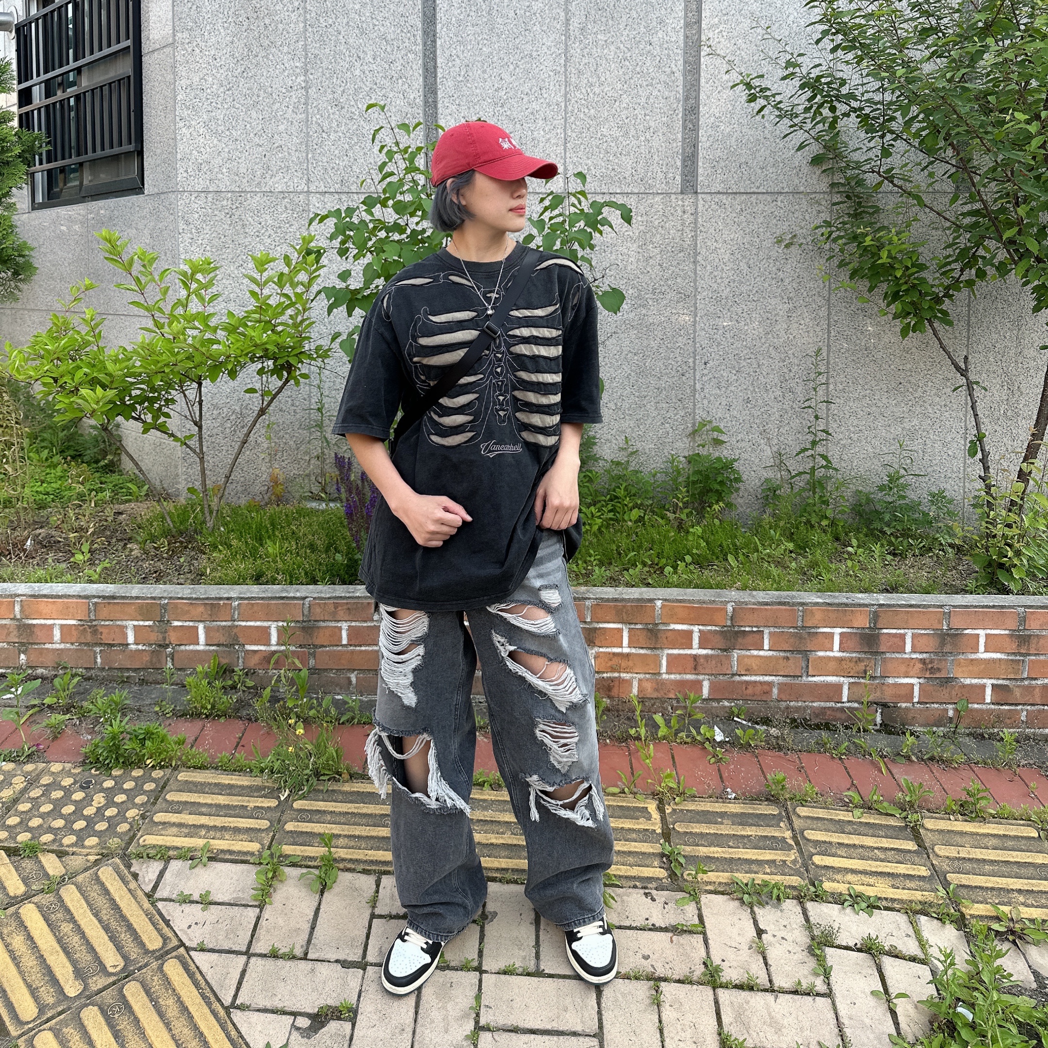 Supreme Bandana Tarp Side Bag Black - 21SS, Jordan 1 x Travis Scott x Fragment Retro Low OG SP Military Blue 착용 스타일 - 1