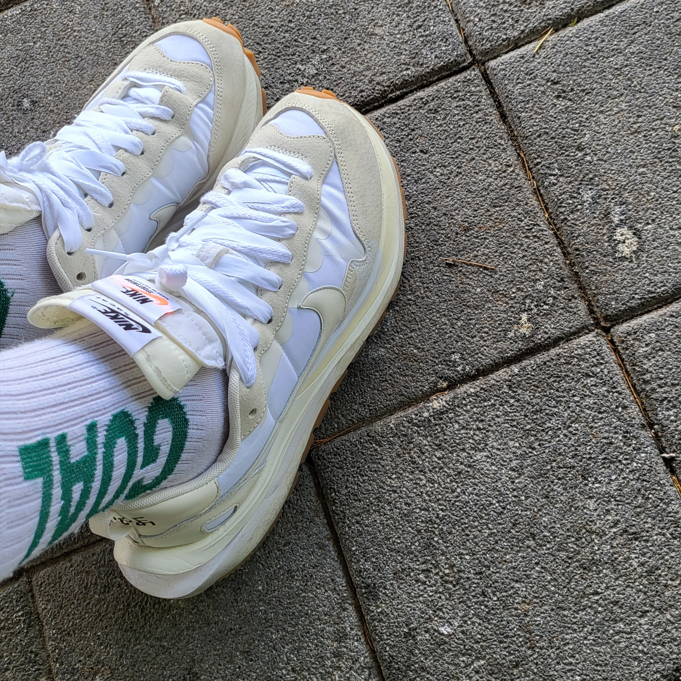 Nike x Sacai VaporWaffle White and Gum 착용 스타일