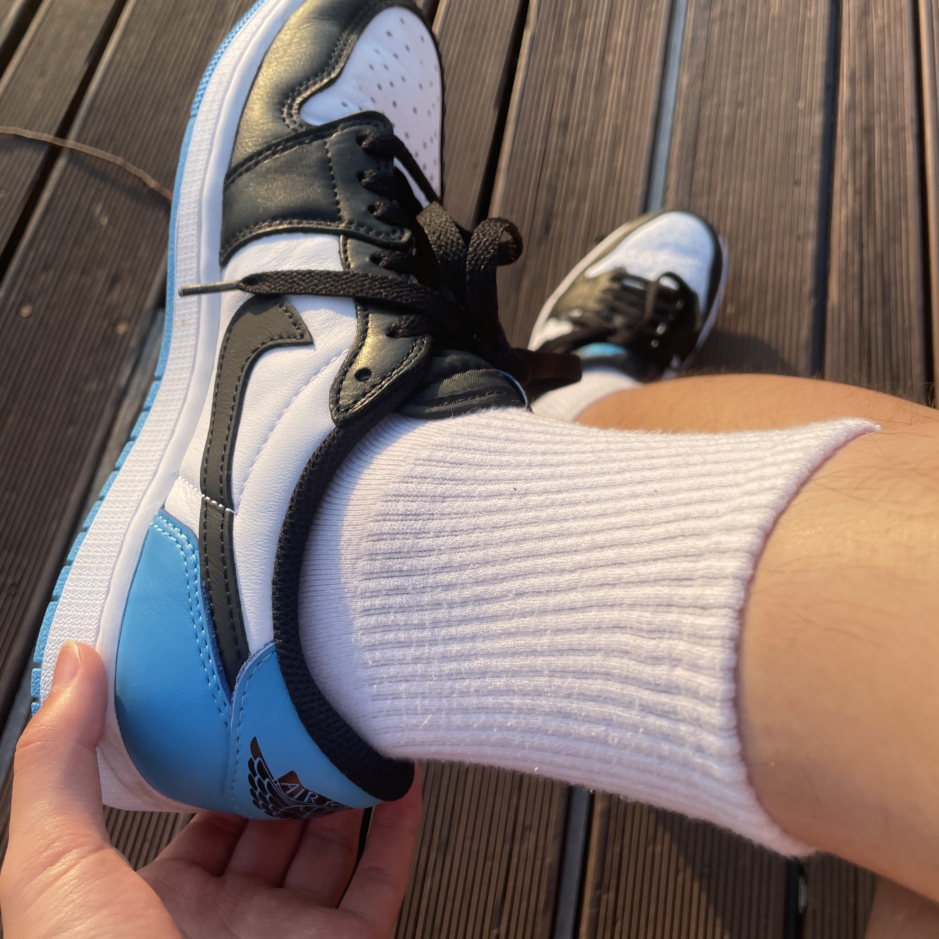 Jordan 1 Retro Low OG Black and Dark Powder Blue 착용 스타일
