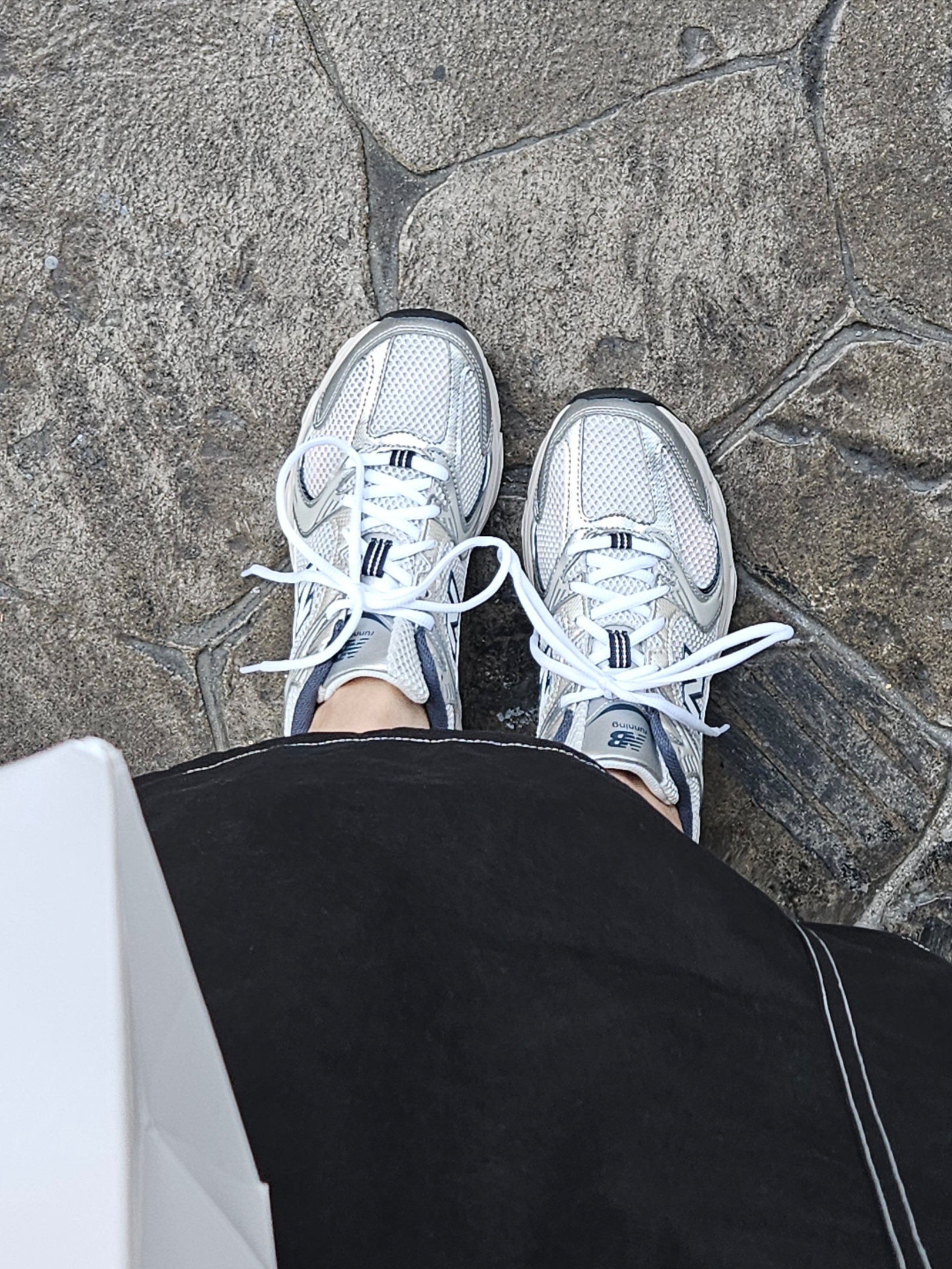 New Balance 530 Steel Grey 착용 스타일 - 2
