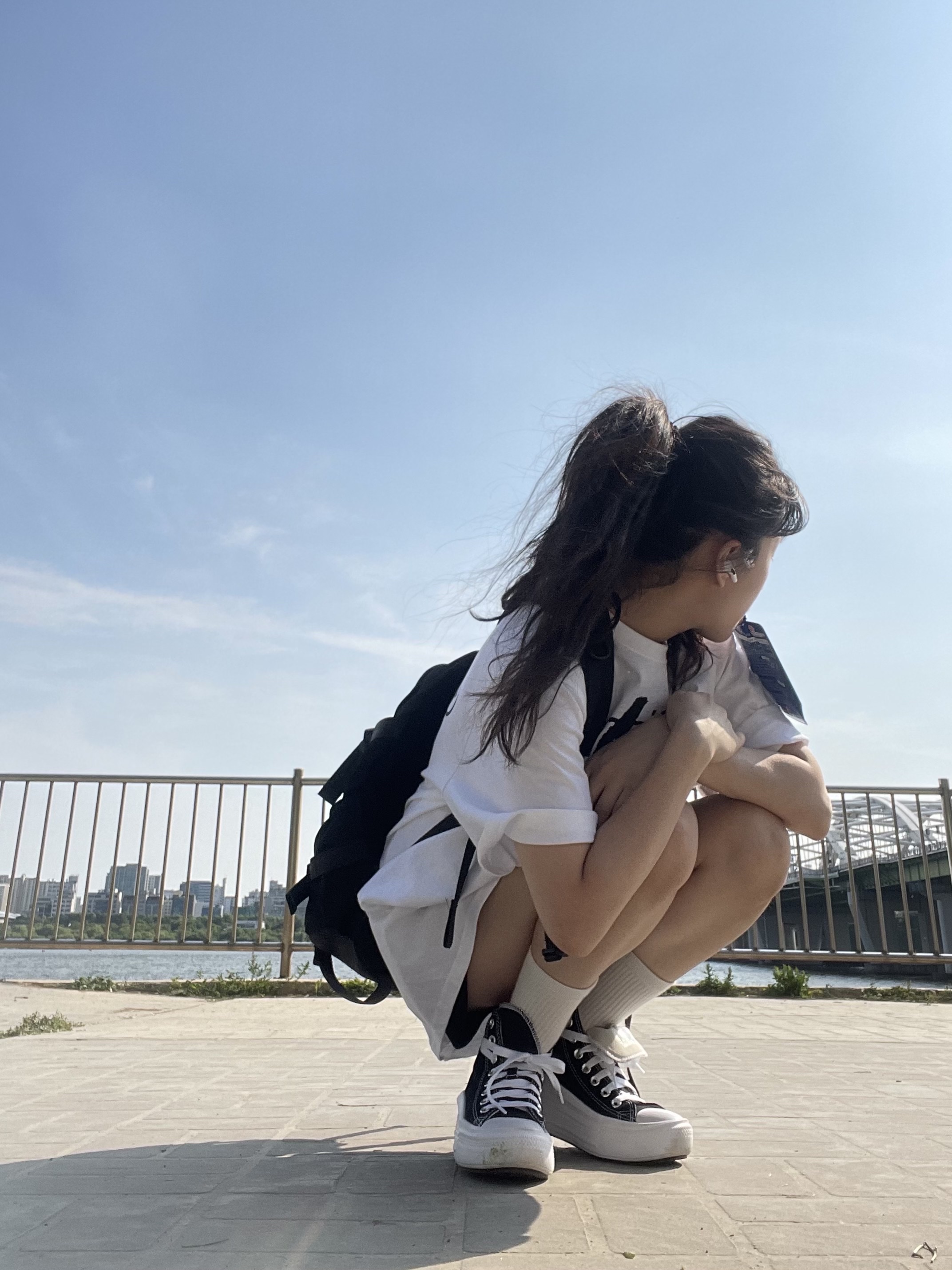 Stussy World Tour T-Shirt White 2023, (W) Converse Chuck Taylor All Star Move High Black 착용 스타일 - 2