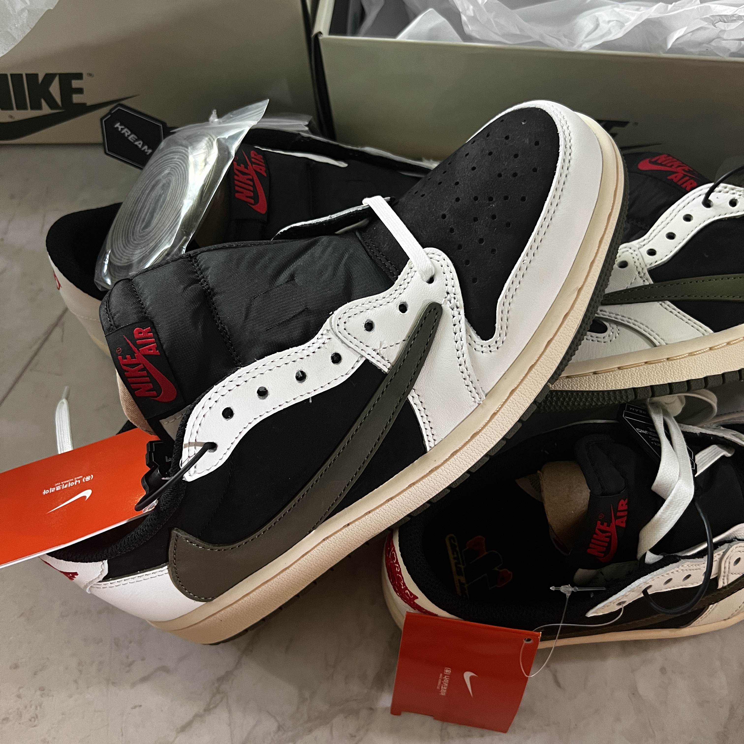 (W) Jordan 1 x Travis Scott Retro Low OG SP Medium Olive 착용 스타일