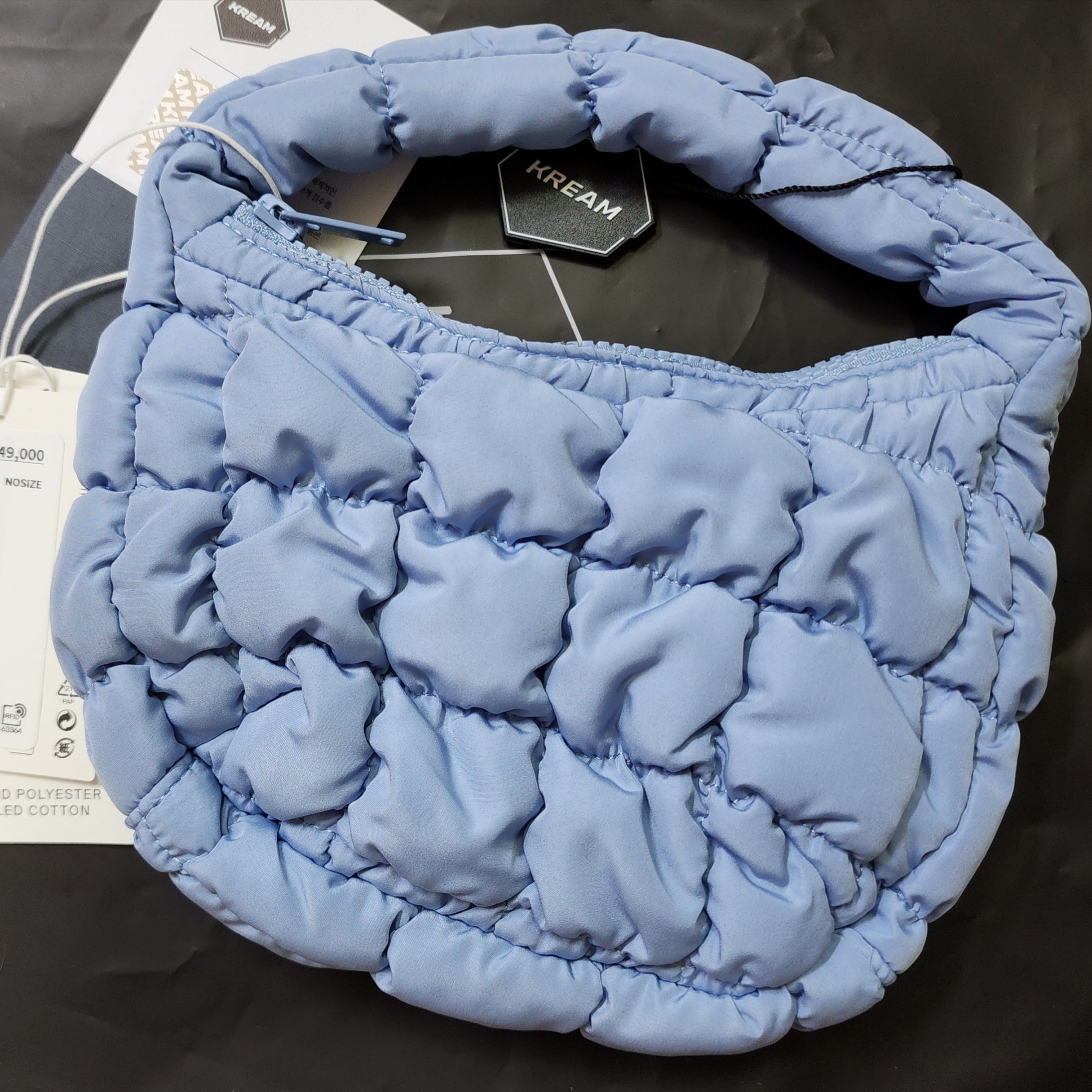 COS Quilted Micro Bag Blue 착용 스타일