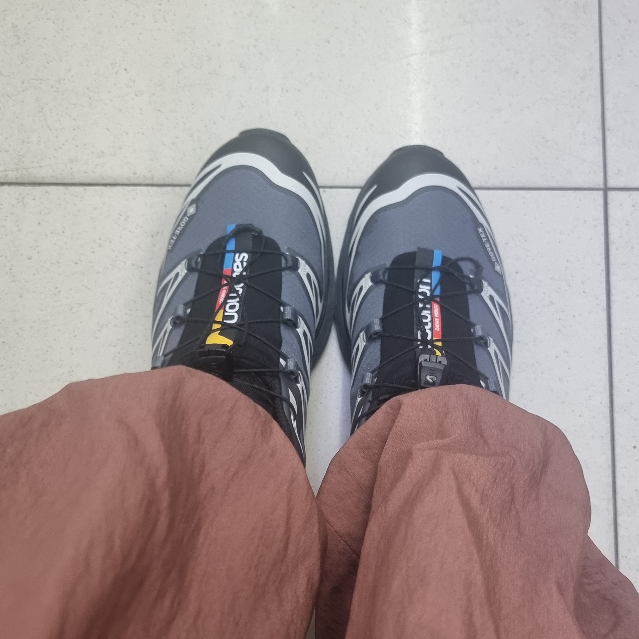 Salomon XT-6 Gore-Tex Black Ebony 착용 스타일