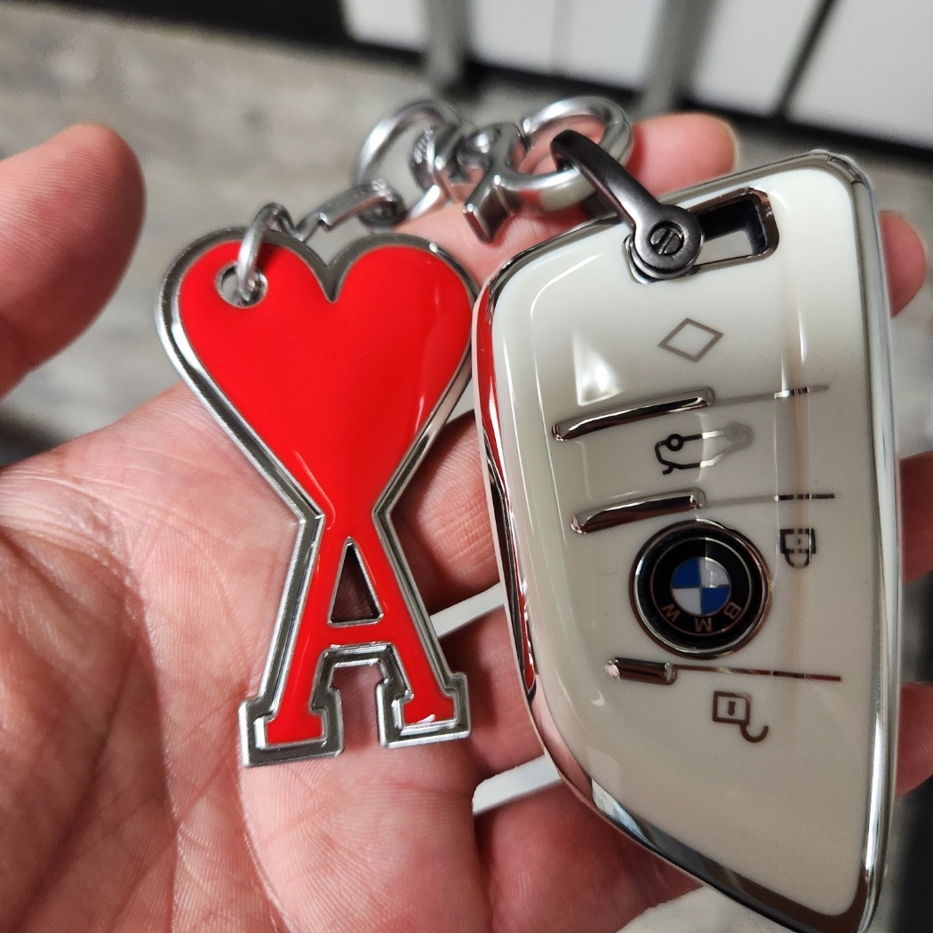 AMI de Coeur Keyring Red 착용 스타일