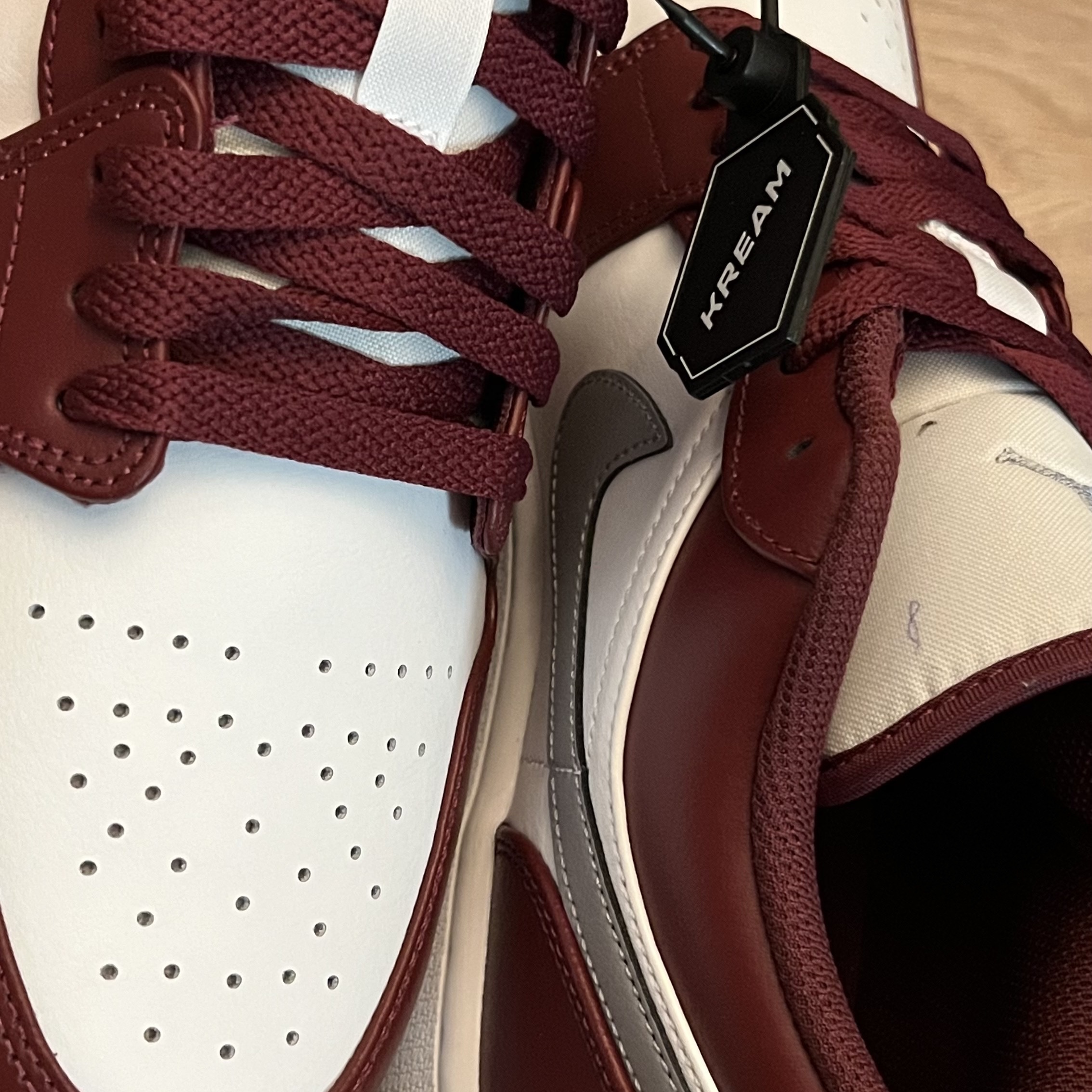 Jordan 1 Low Cherrywood Red 착용 스타일