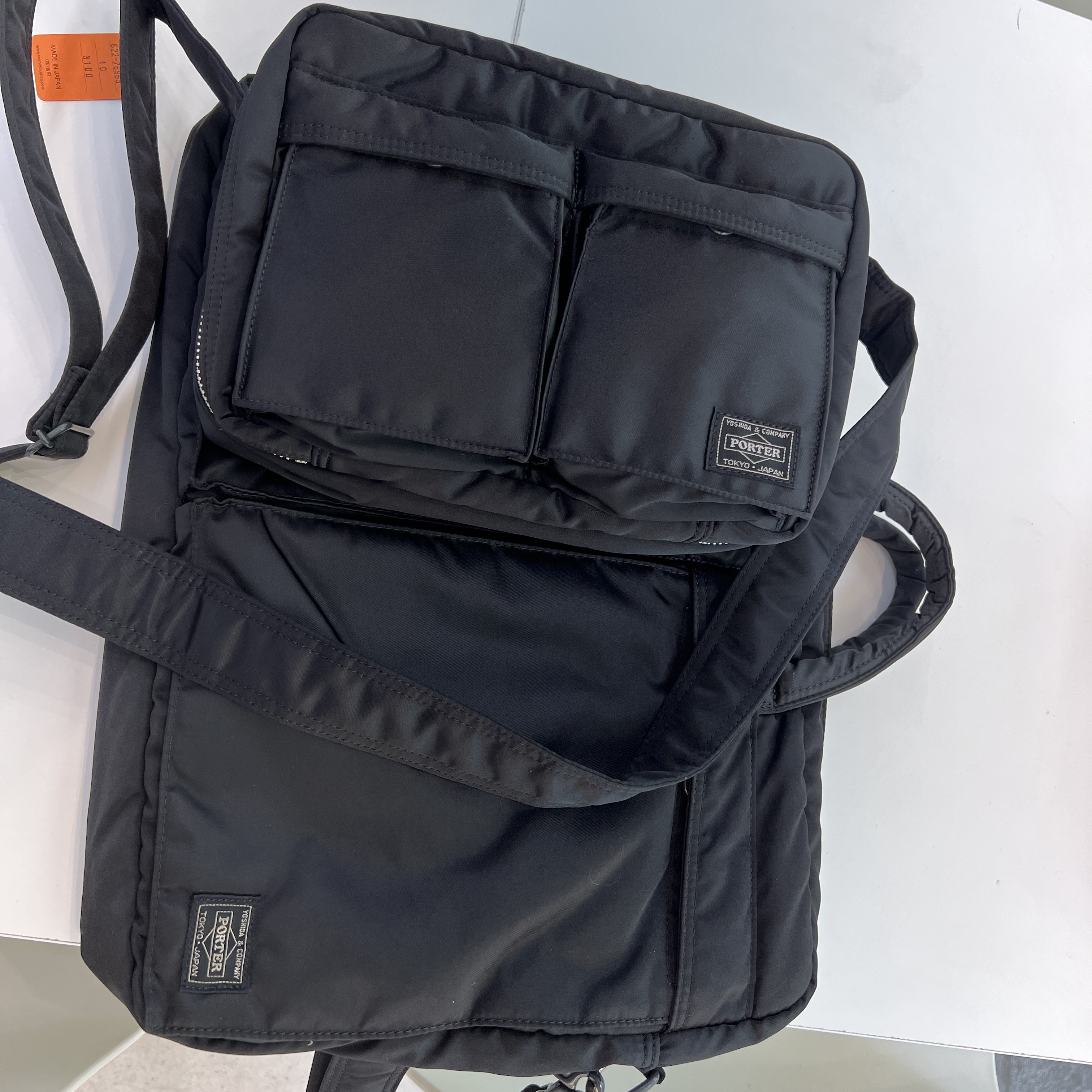Porter Tanker Shoulder Bag S Black 착용 스타일 - 2