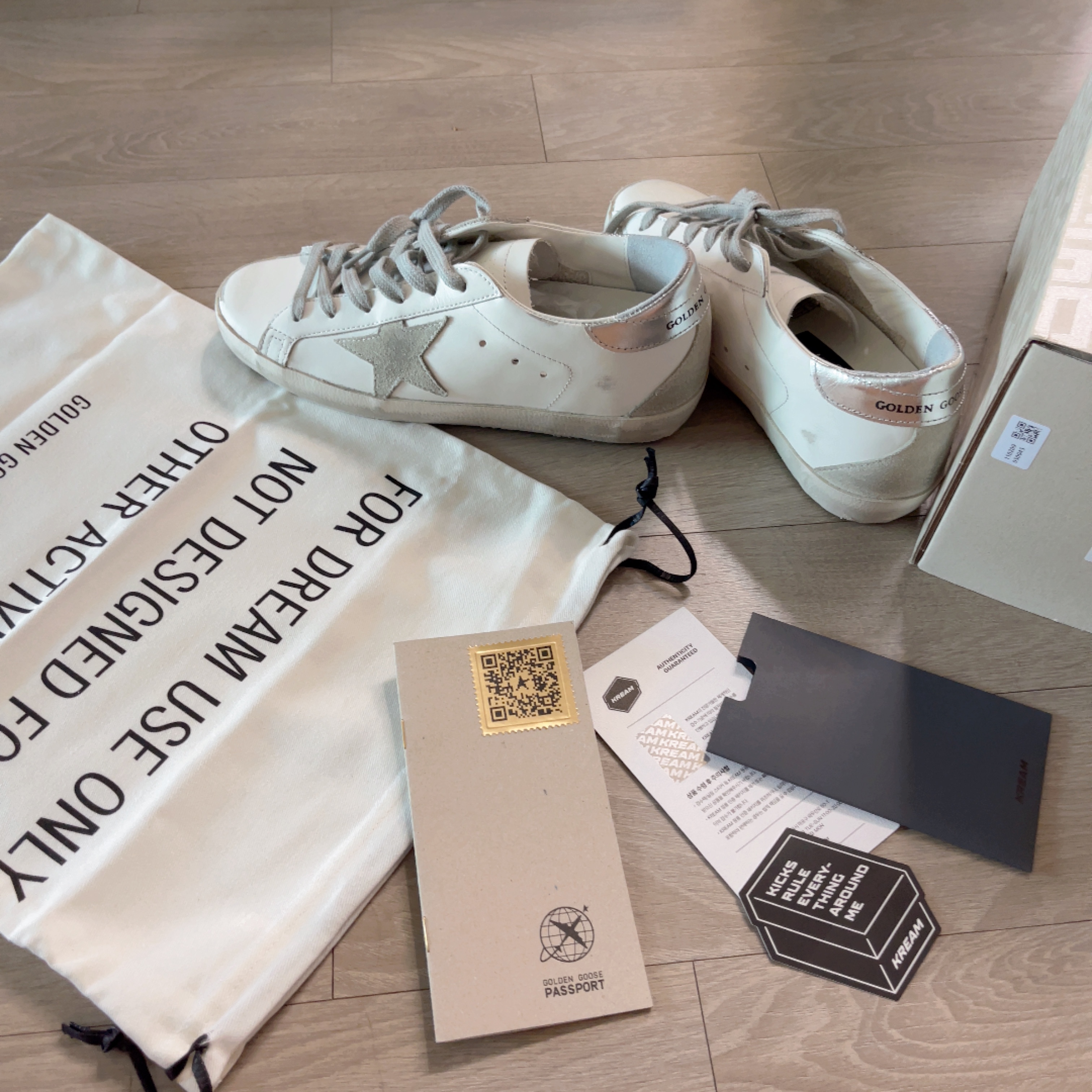 (W) Golden Goose Superstar White Silver Heel Tab Sneakers 착용 스타일