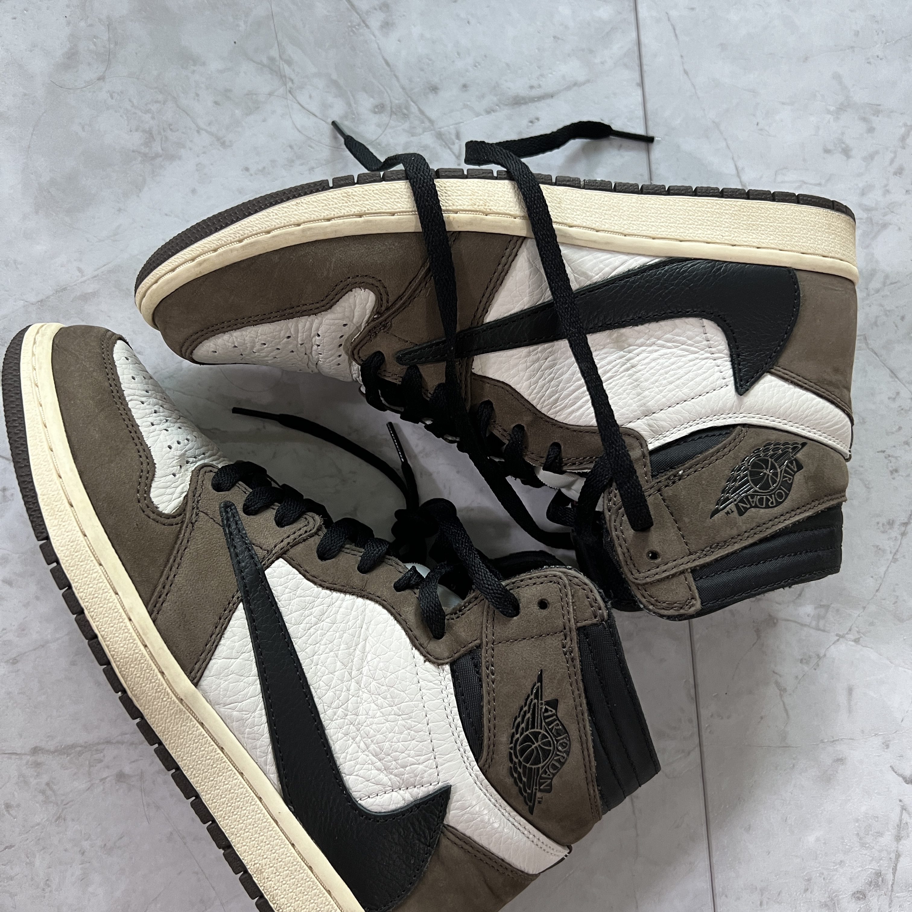 Jordan 1 x Travis Scott Retro High OG SP Mocha 착용 스타일