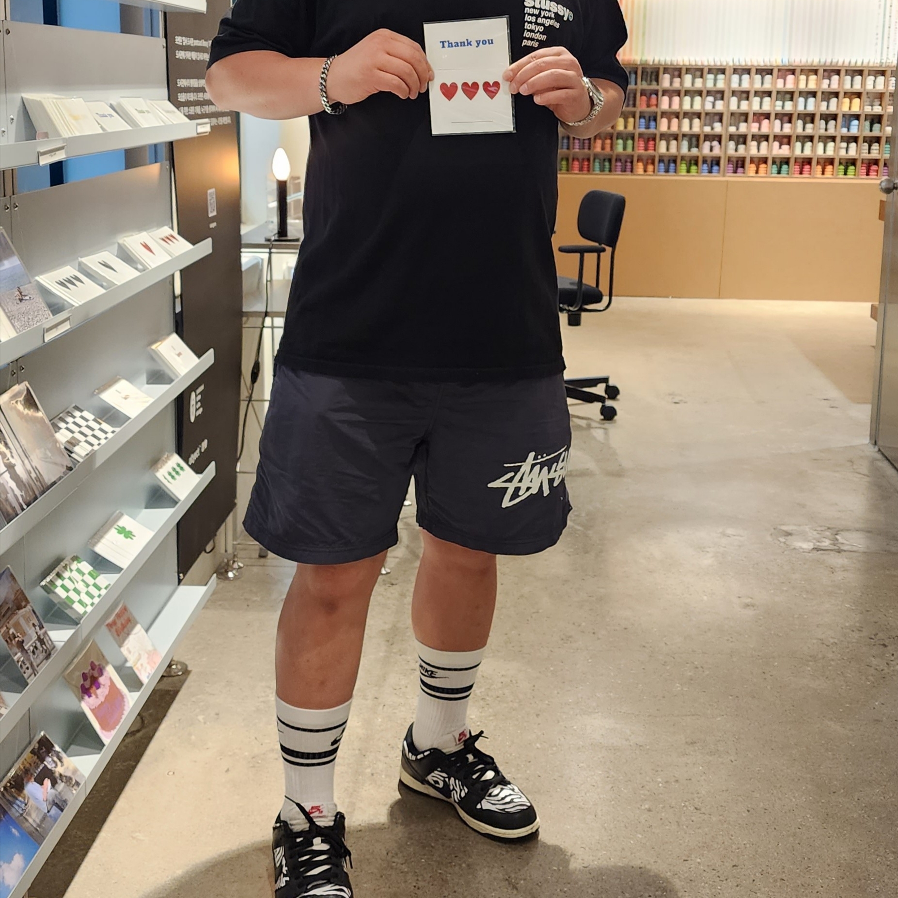 Supreme x Nike ACG Denim 6-Panel Black - 22FW, Stussy Strawberry T-Shirt Black 착용 스타일 - 2
