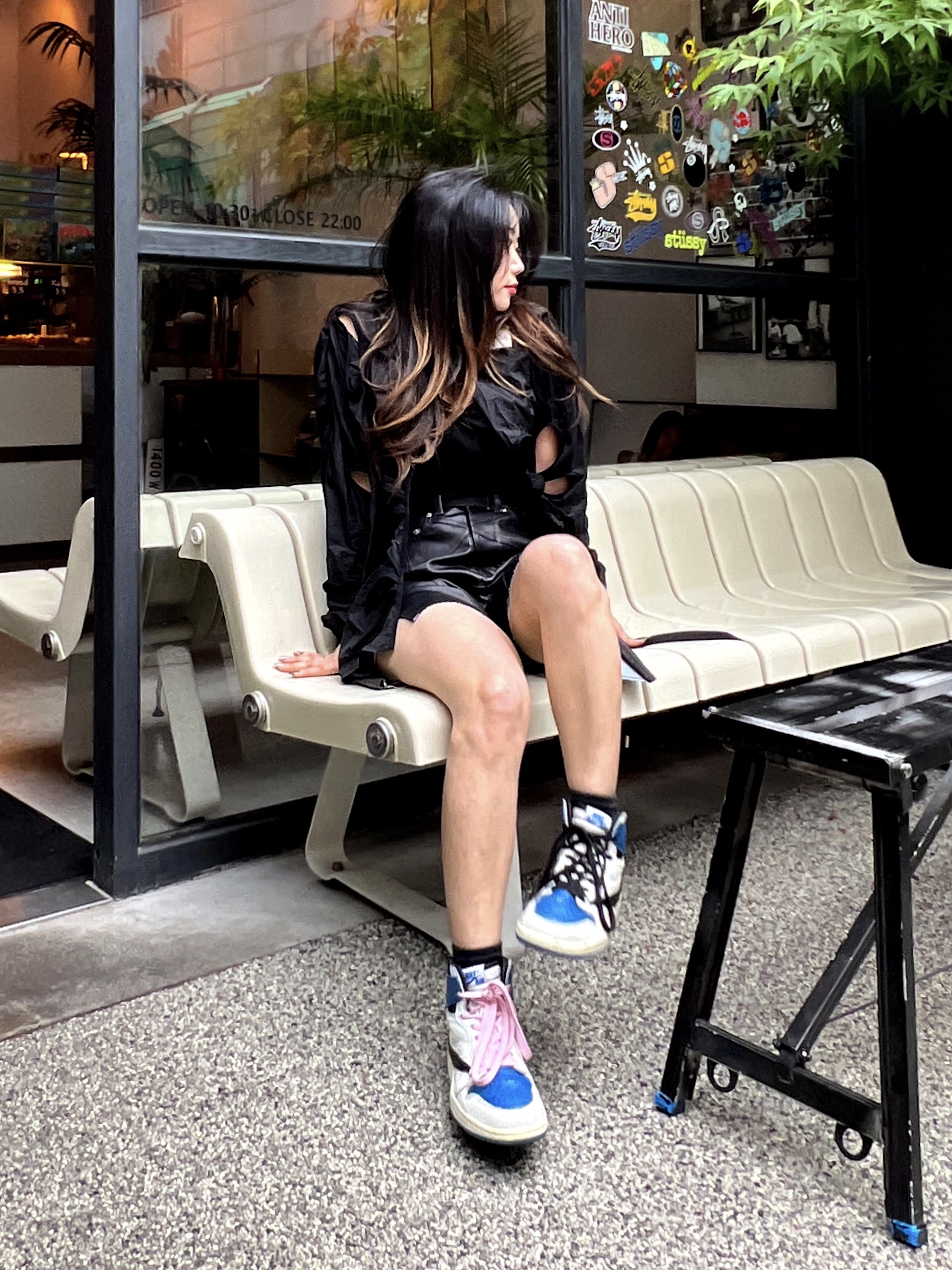 Jordan 1 x Travis Scott x Fragment Retro High OG SP Military Blue 착용 스타일 - 2