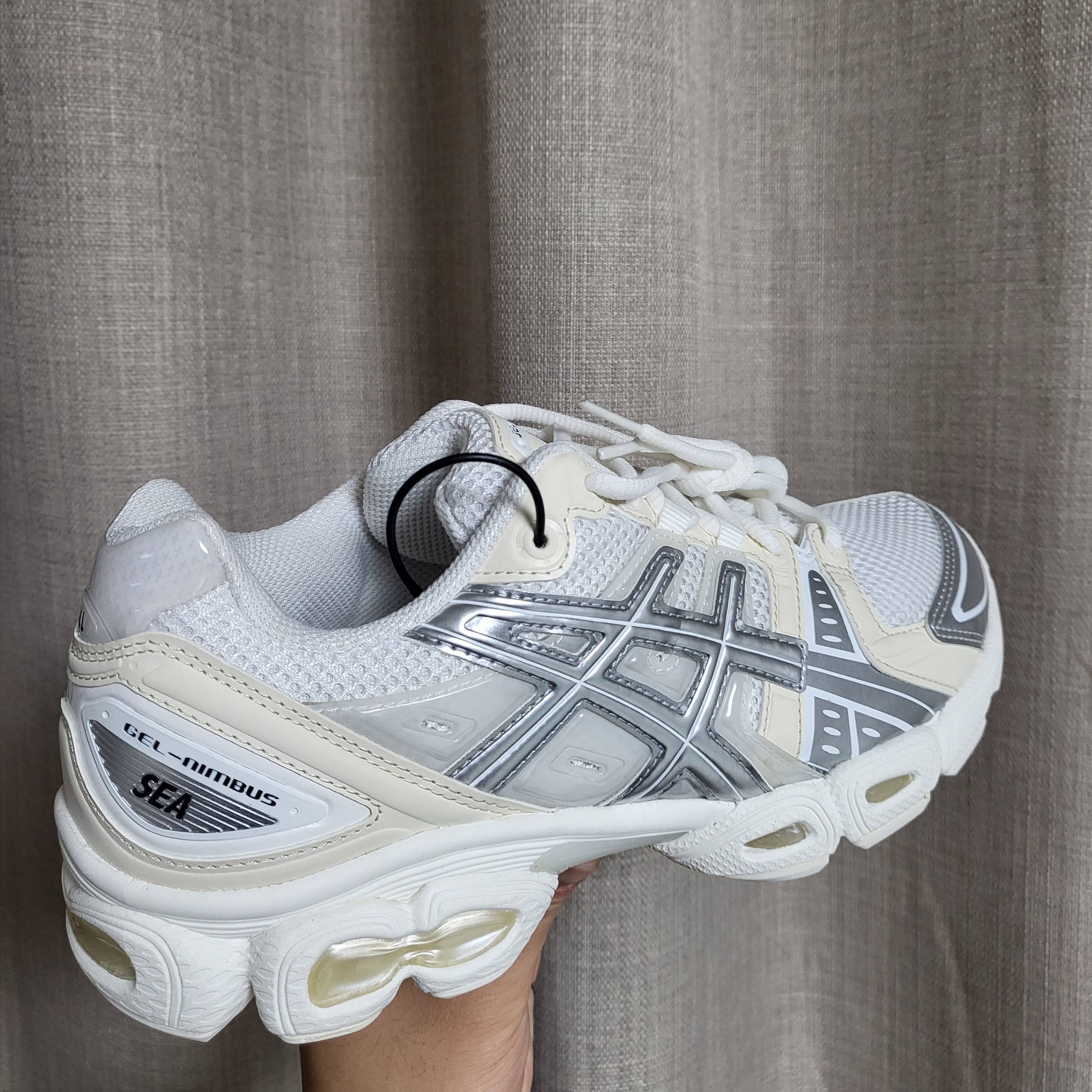 Asics x Wind and Sea Gel-Nimbus 9 White Pure Silver 착용 스타일 - 2