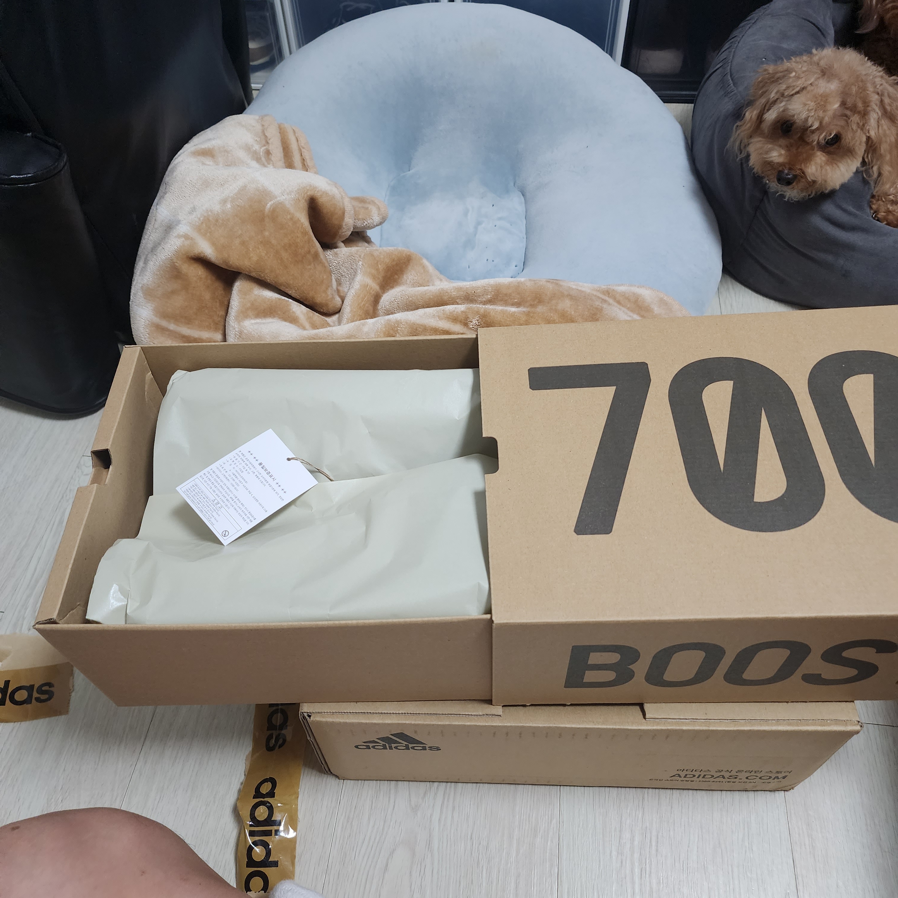 Adidas Yeezy Boost 700 Salt 2023 착용 스타일 - 2