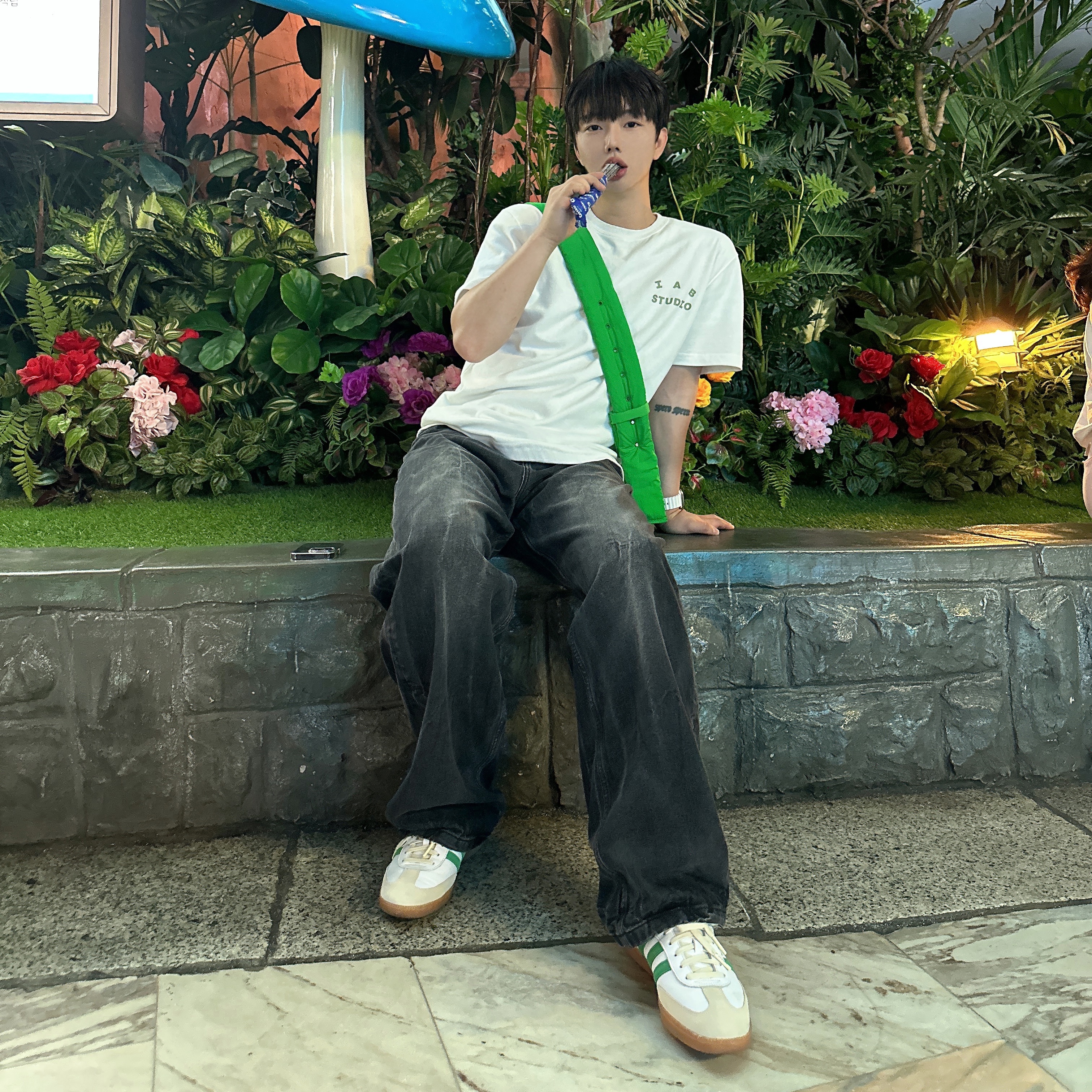 Adidas x Sporty & Rich Samba OG Cloud White Green, IAB Studio T-Shirt White Light Green 착용 스타일