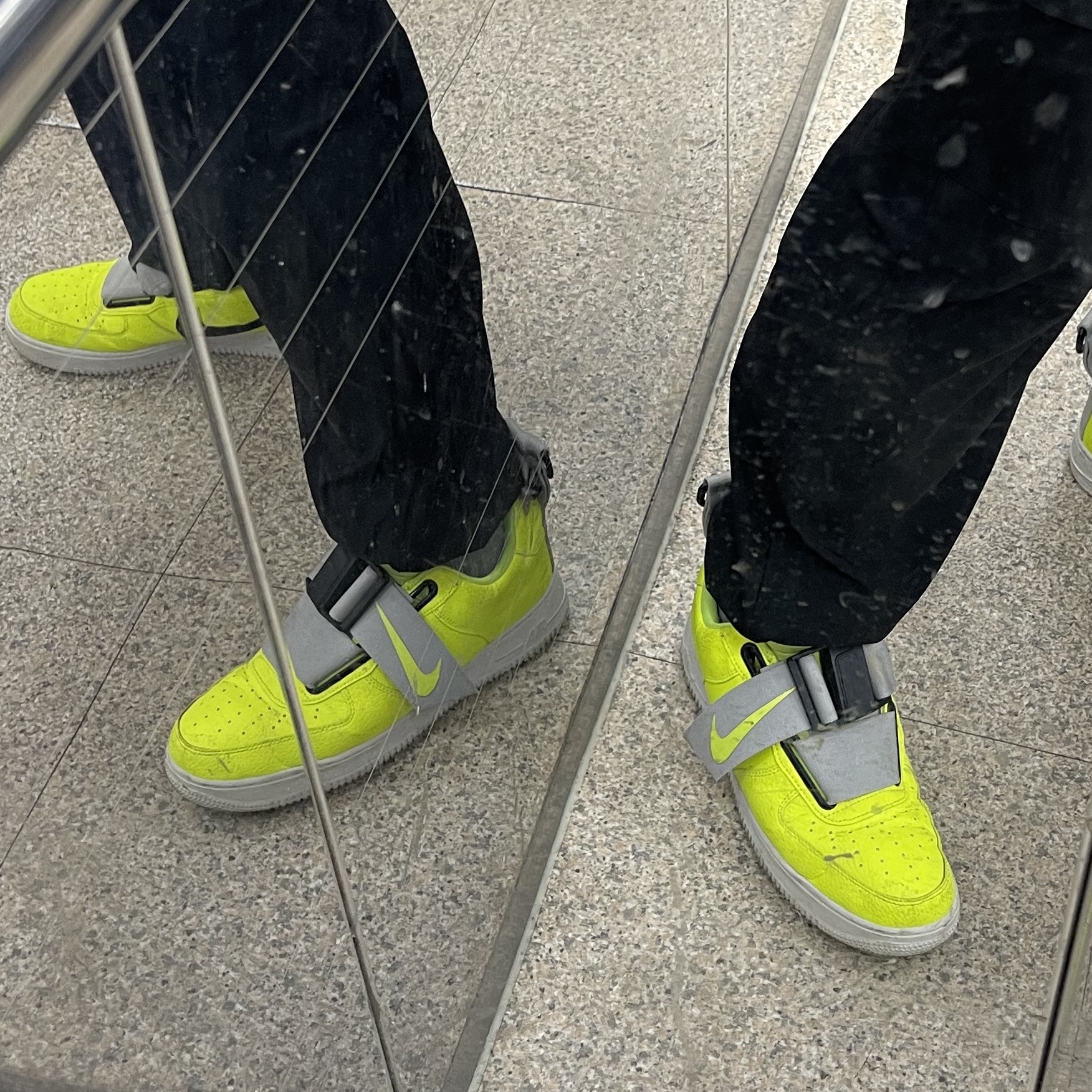 Nike Air Force 1 Utility Volt 착용 스타일