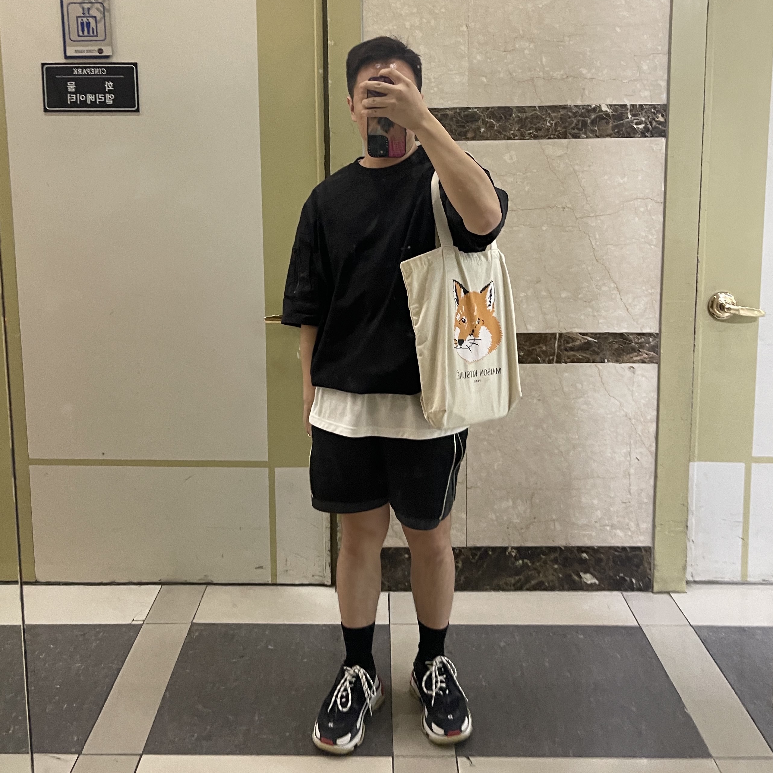 Balenciaga Triple S Sneakers Black Red 2022 착용 스타일