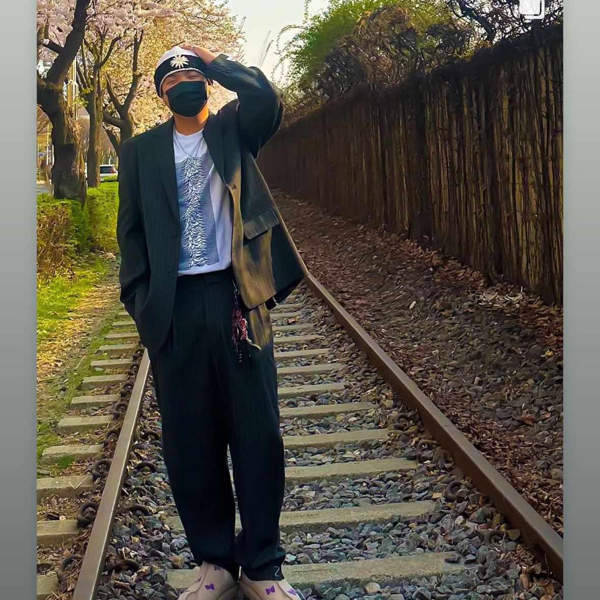 Reebok x Needles Beatnik Moc Modern Beige Extreme Purple, Zara x Ader Error Striped Oversize Blazer Grey 착용 스타일 - 2