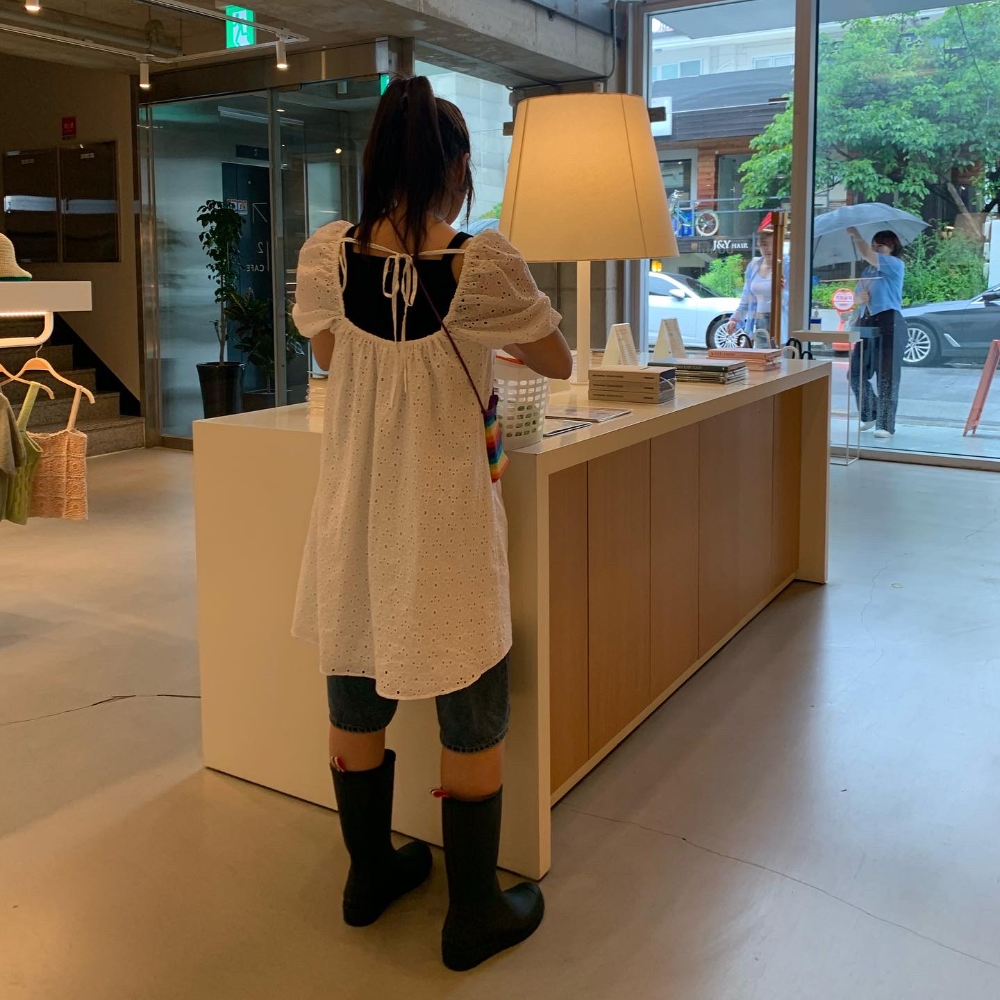 (W) Hunter Play Tall Wellington Rain Boots Black, Apple Watch Nike Series 7 41mm GPS Starlight Aluminum Case with Nike Sport Band Pure Platinum Black (Korean Ver.) 착용 스타일 - 1