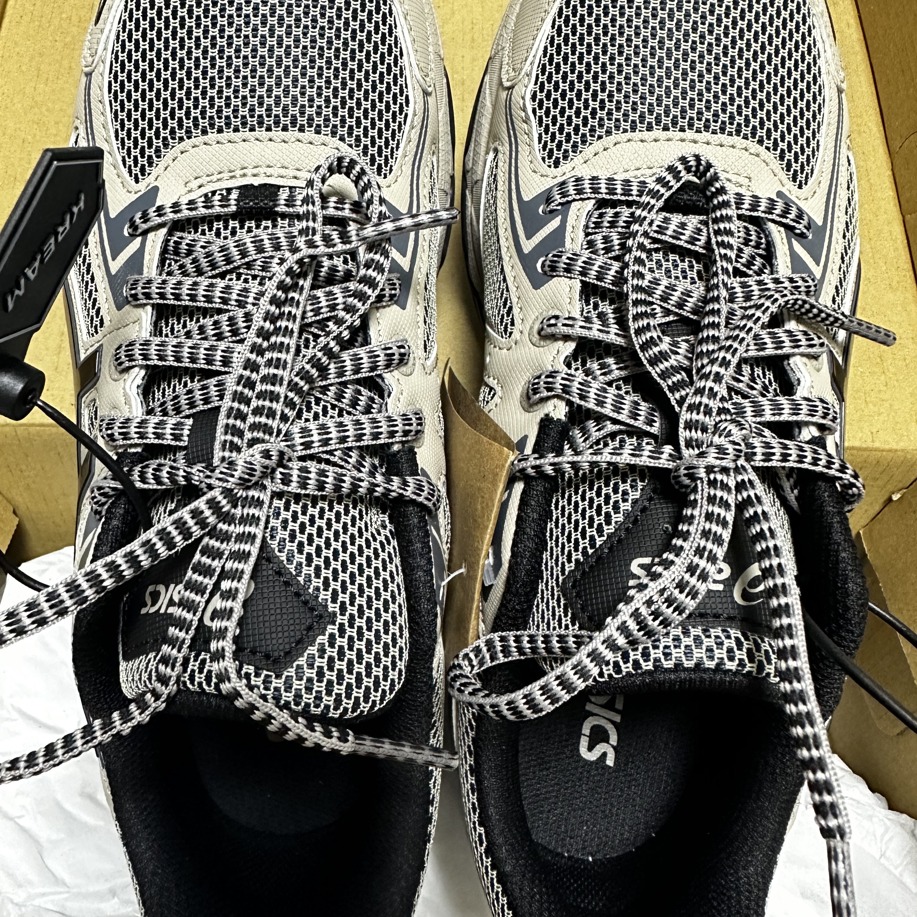 Asics Gel-Venture 6 Feather Grey Black 착용 스타일