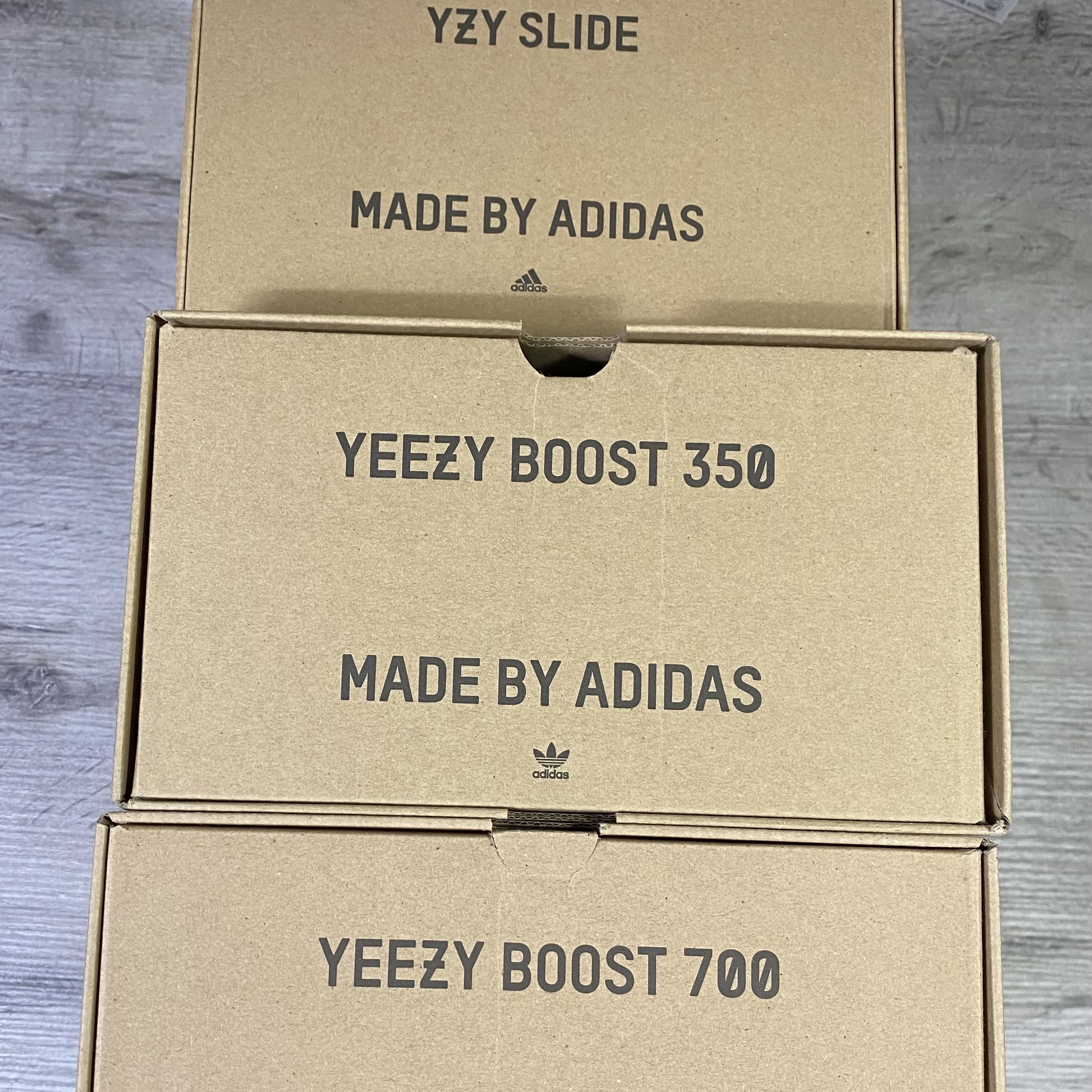 Adidas Yeezy Slide Onyx 착용 스타일 - 3
