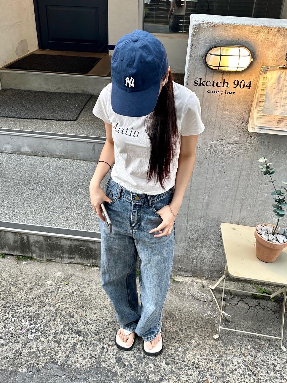 (W) Matin Kim Logo Silket Crop Top White, (W) Matin Kim Logo Silket Crop Top Black 착용 스타일
