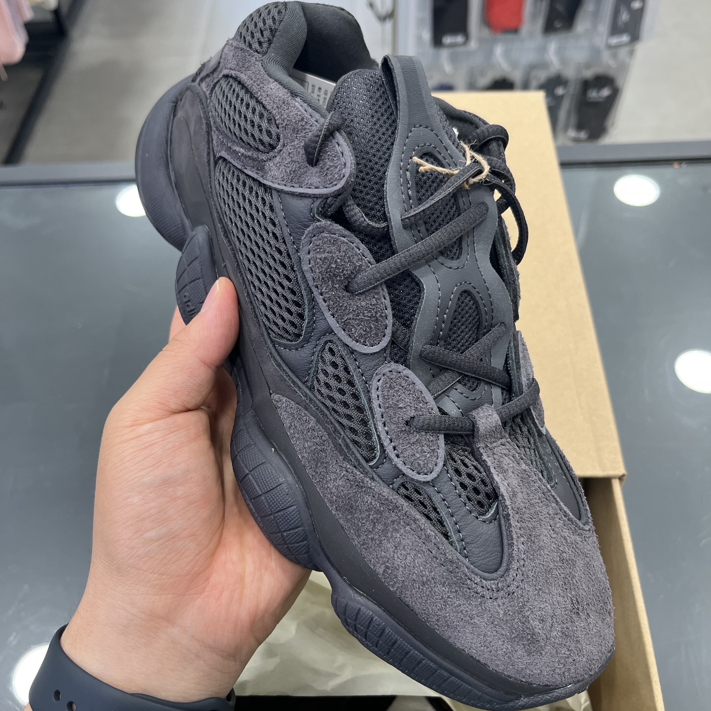Adidas Yeezy 500 Utility Black 2022/2023 착용 스타일 - 1