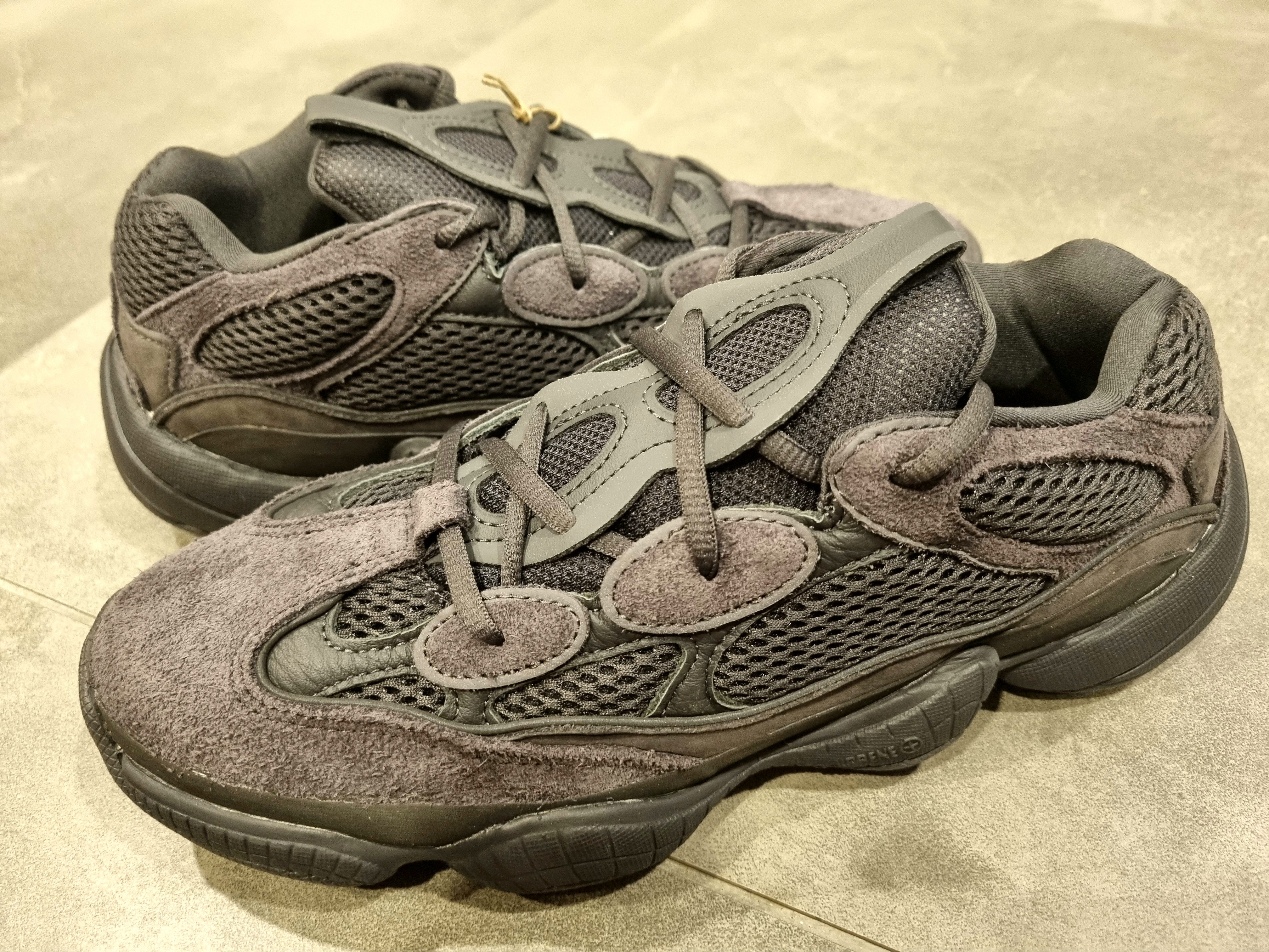 Adidas Yeezy 500 Utility Black 2022/2023 착용 스타일 - 2