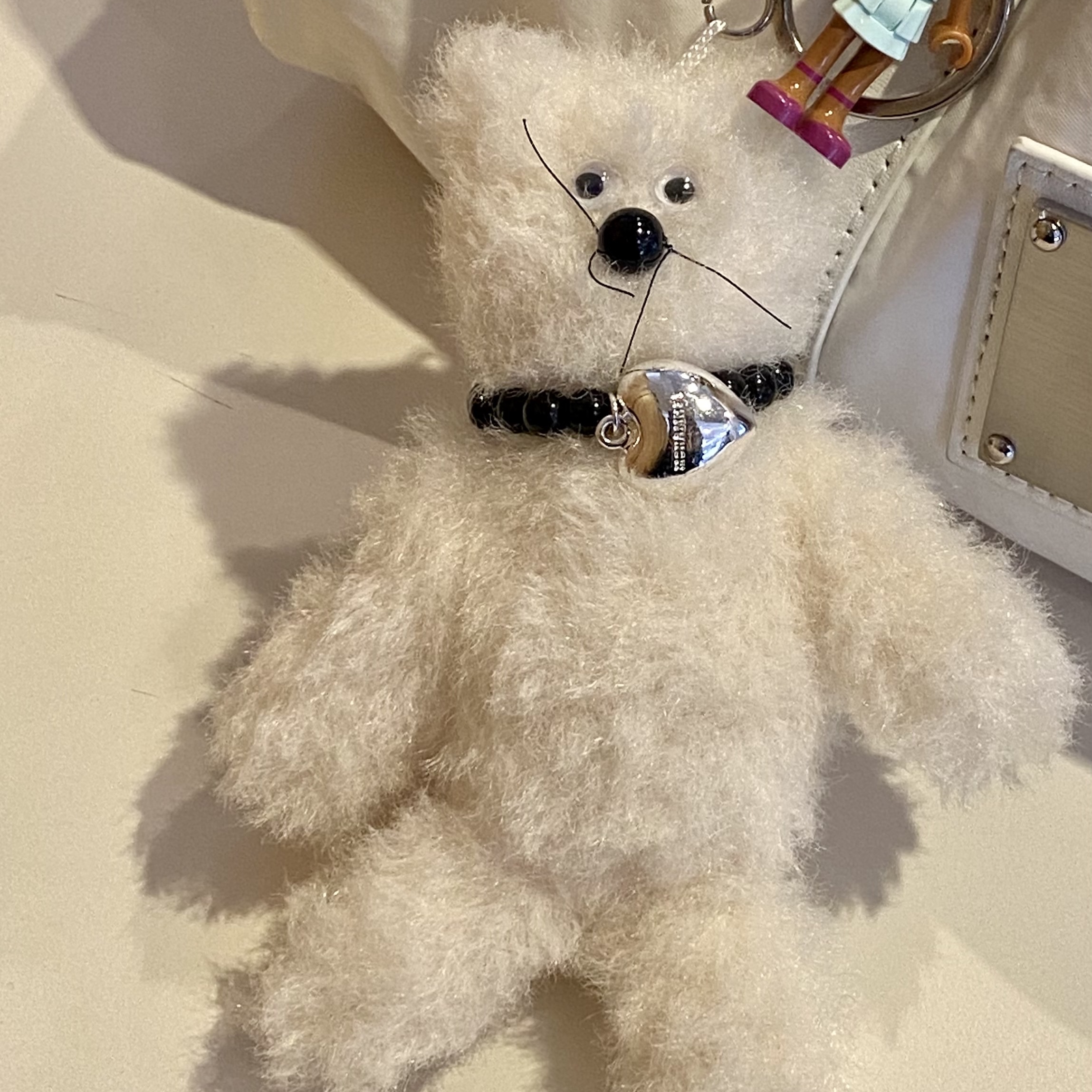[KREAM 단독] Monamhee Creami Keyring Cream 착용 스타일