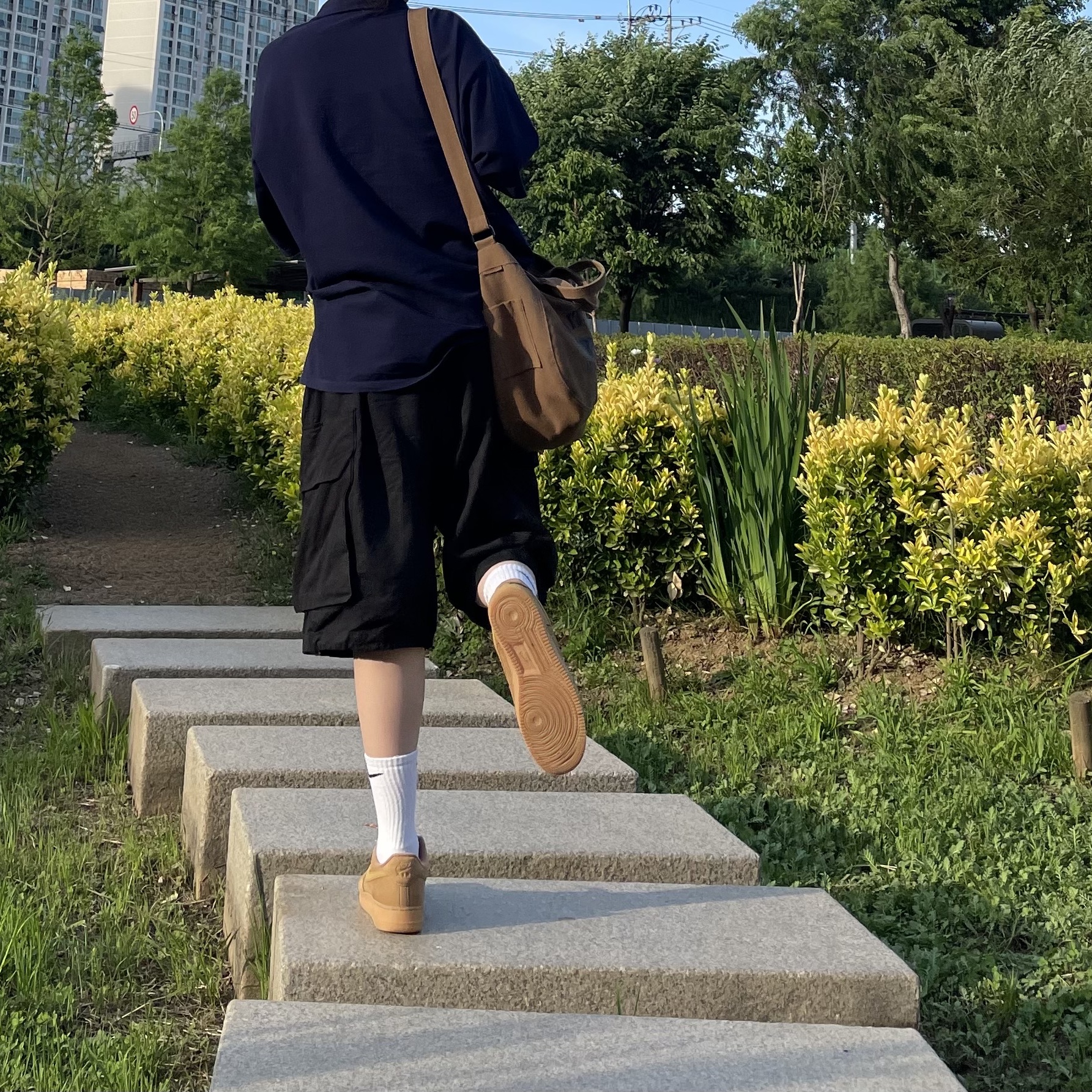Nike Air Force 1 '07 WB Flax 착용 스타일