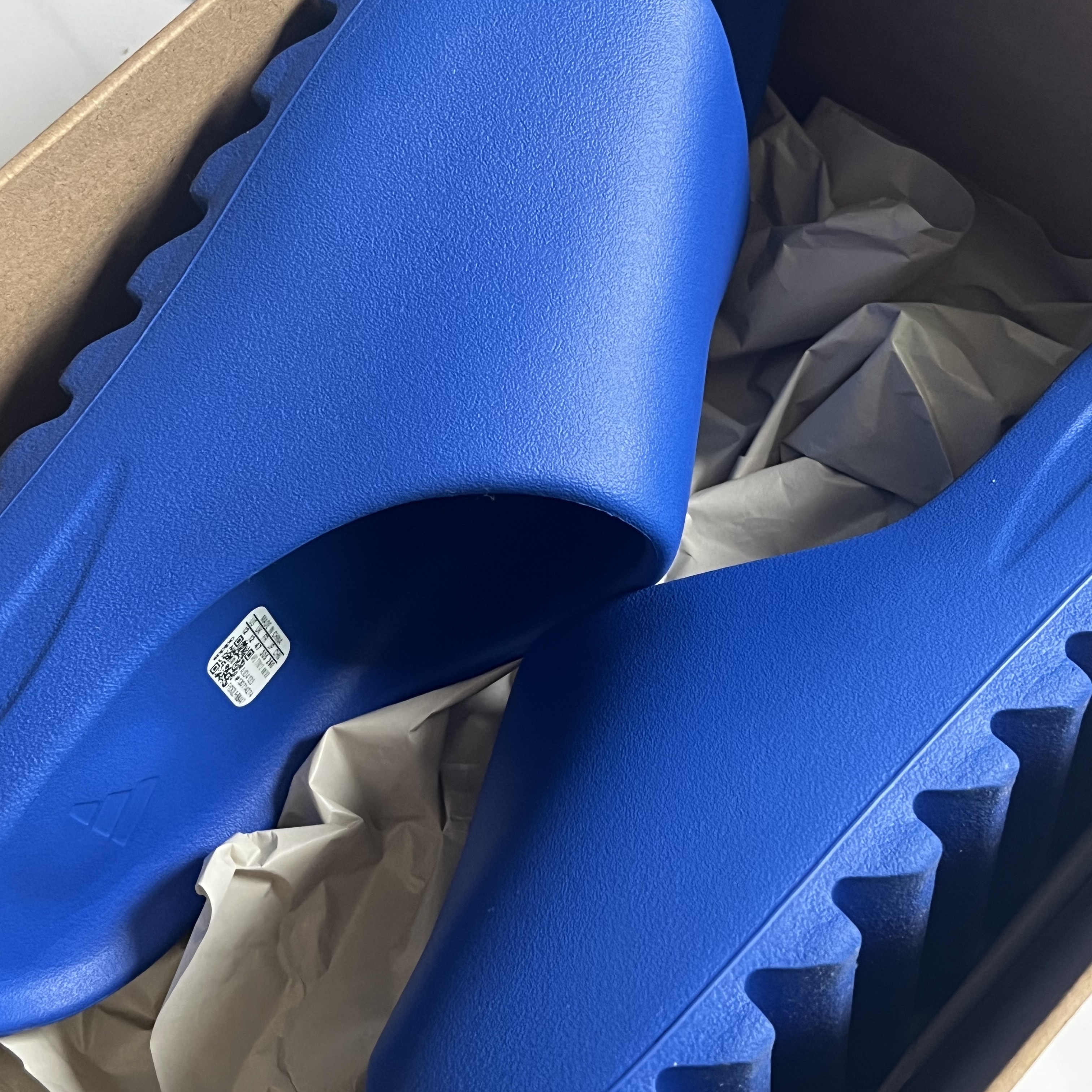 Adidas Yeezy Slide Azure 착용 스타일 - 1