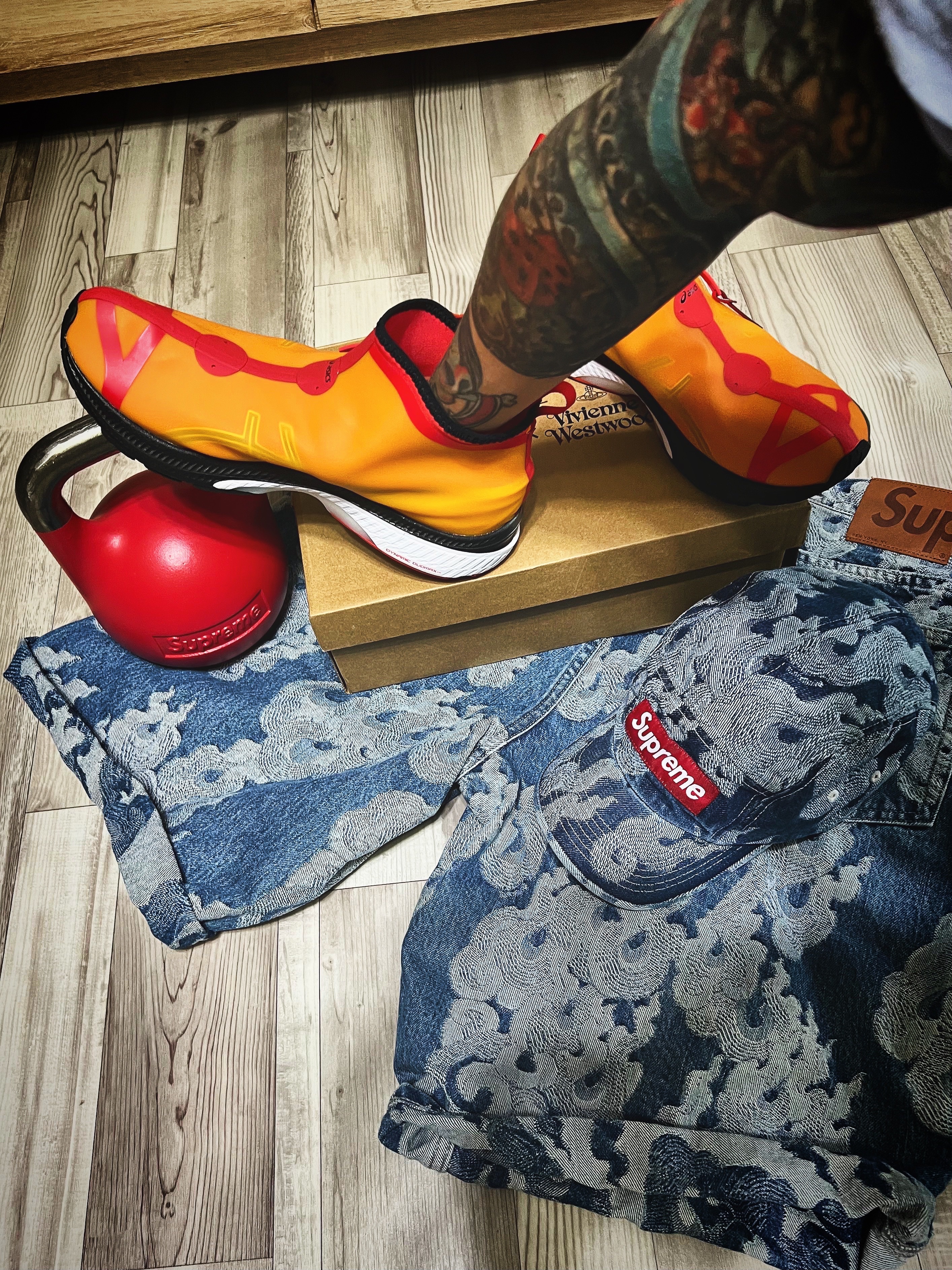Asics x Vivienne Westwood Gel-Kayano 27 LTX Citrus, Supreme Tru Grit 6KG Kettlebell Red - 22FW 착용 스타일 - 4