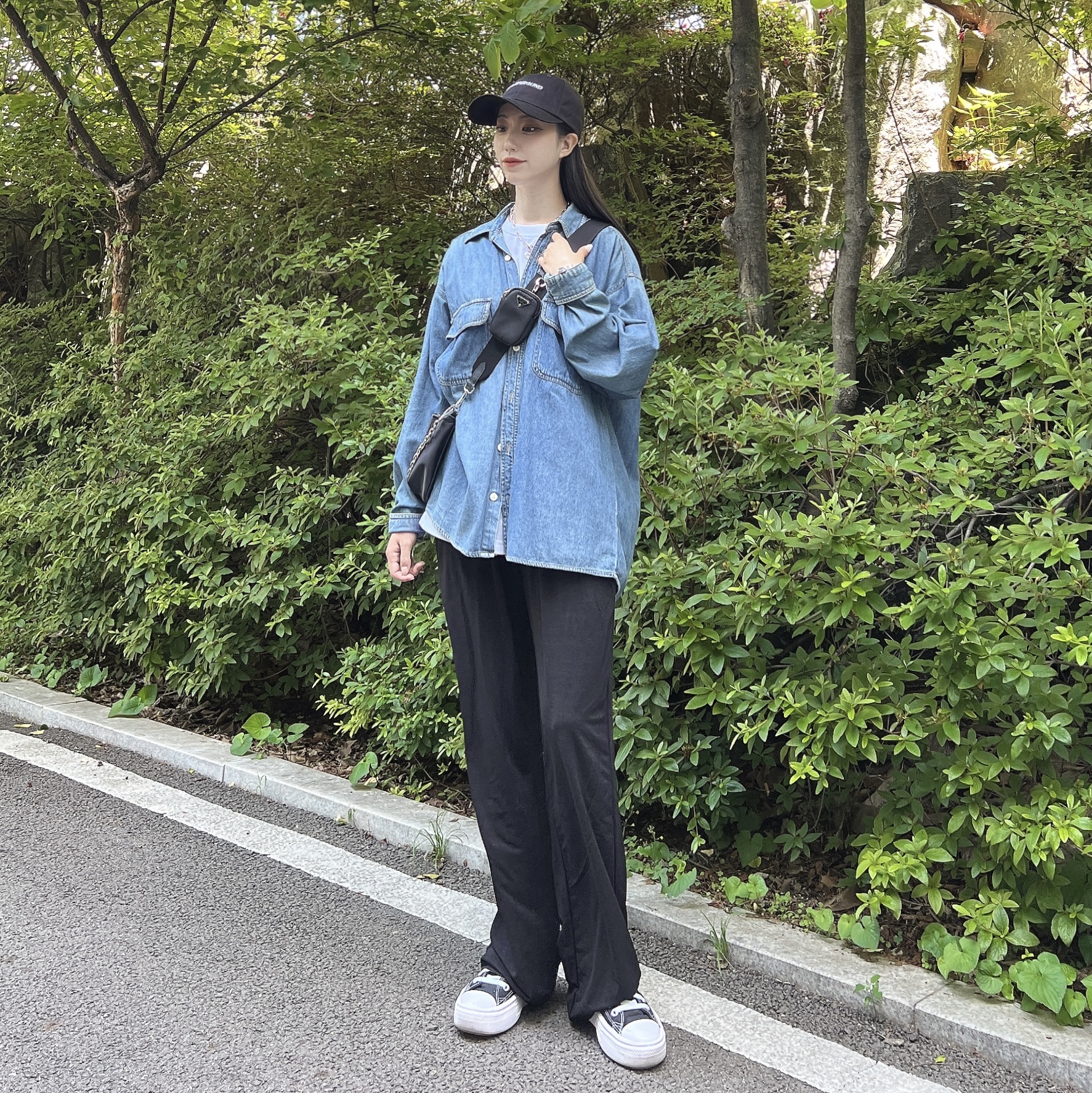 Prada Re-Nylon Shoulder Bag Black, (W) Converse Chuck Taylor All Star Move Ox Black 착용 스타일 - 2