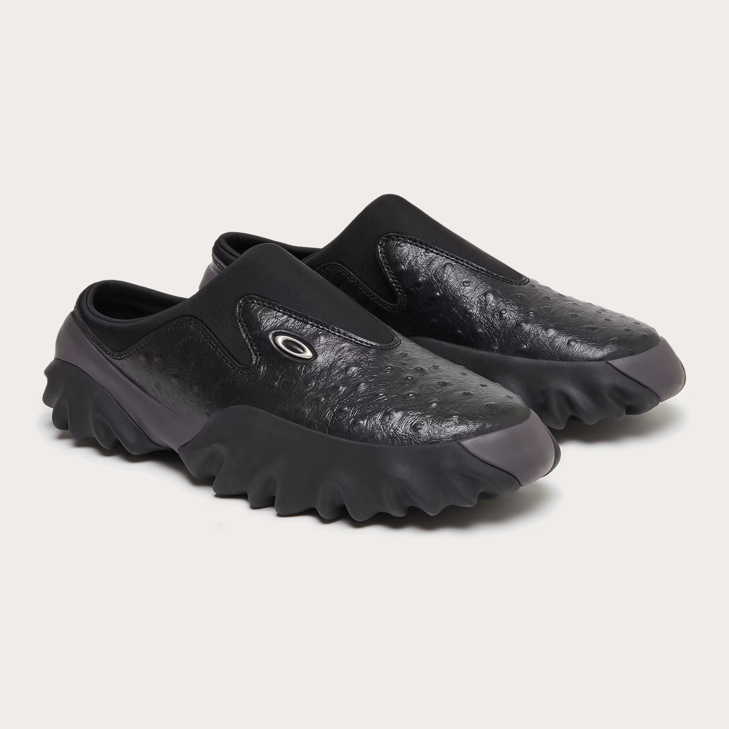 Oakley Factory Team x Brain Dead Ostrich Chop Saw Mule Black, Nike x Off-White Air VaporMax OG Black The Ten 착용 스타일 - 1