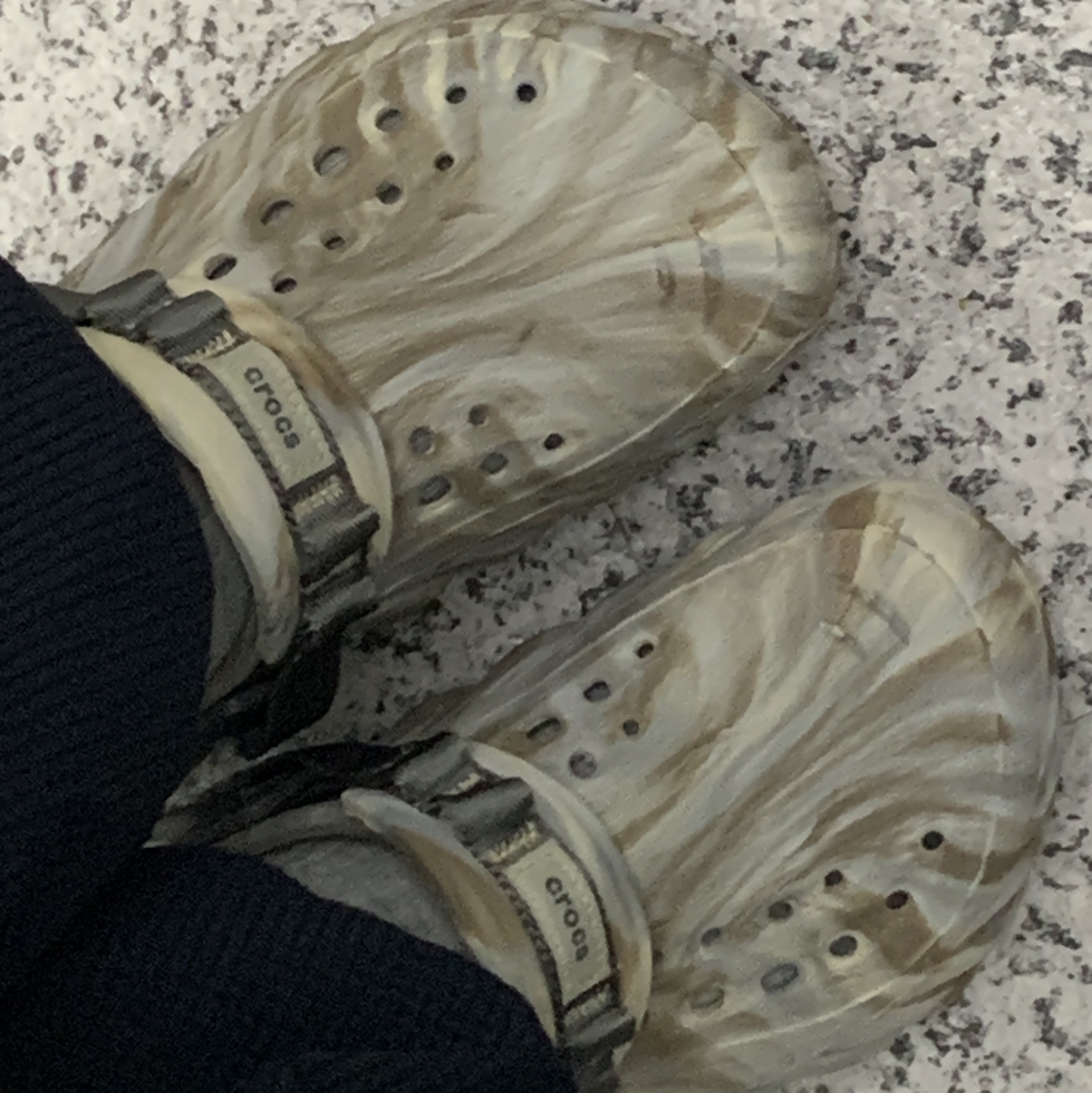 Crocs Echo Marbled Clog Bone Multi 착용 스타일 - 1