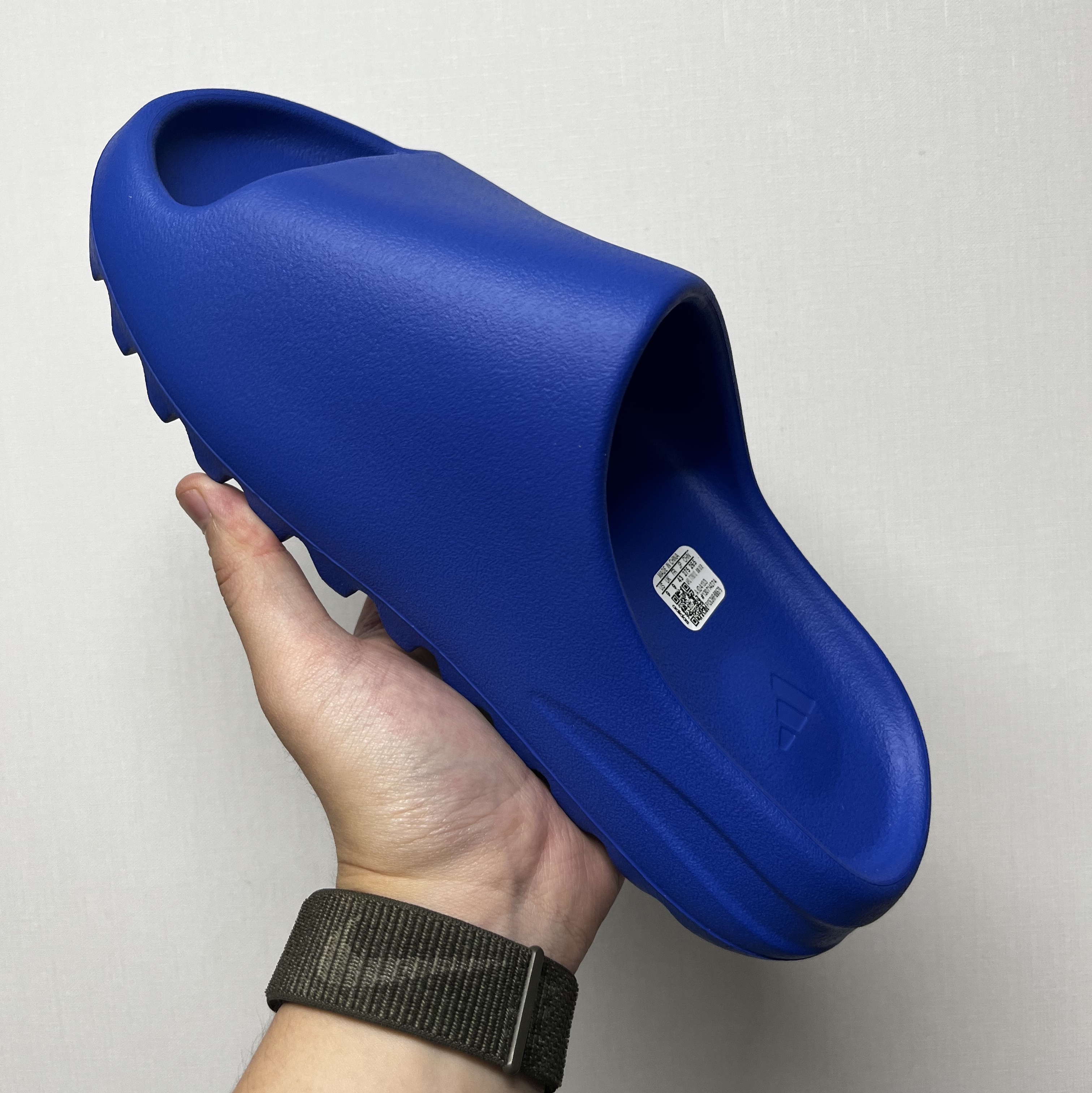 Adidas Yeezy Slide Azure 착용 스타일