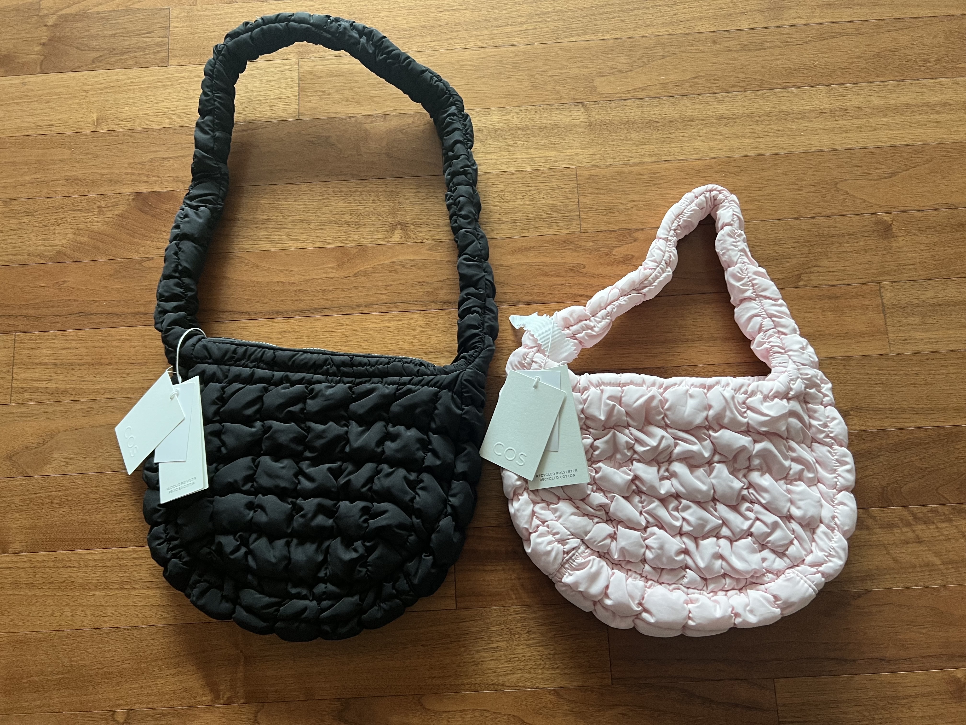 COS Quilted Messenger Bag Black, COS Quilted Mini Bag Pink 착용 스타일