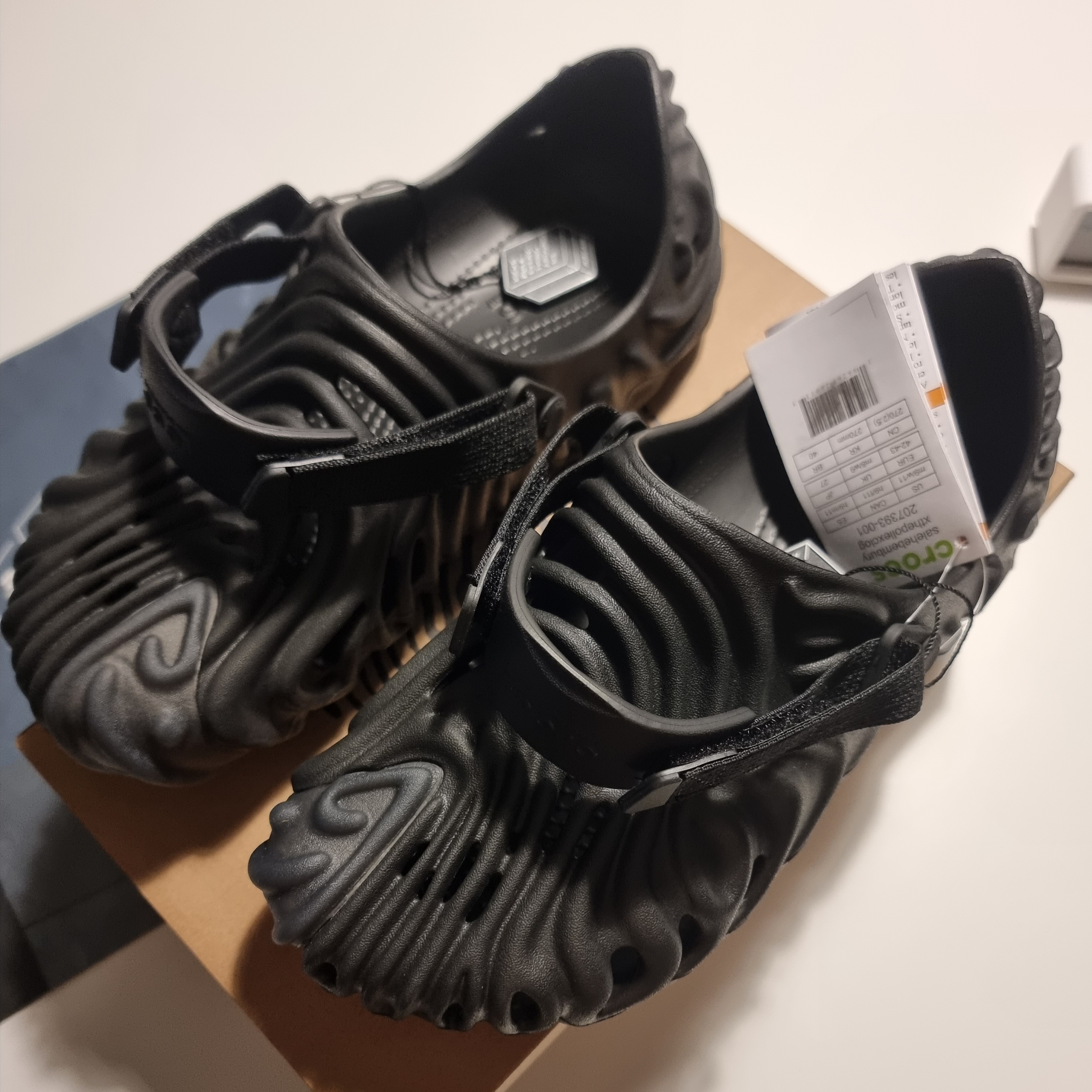 Crocs x Salehe Bembury Pollex Clog Sasquatch 착용 스타일