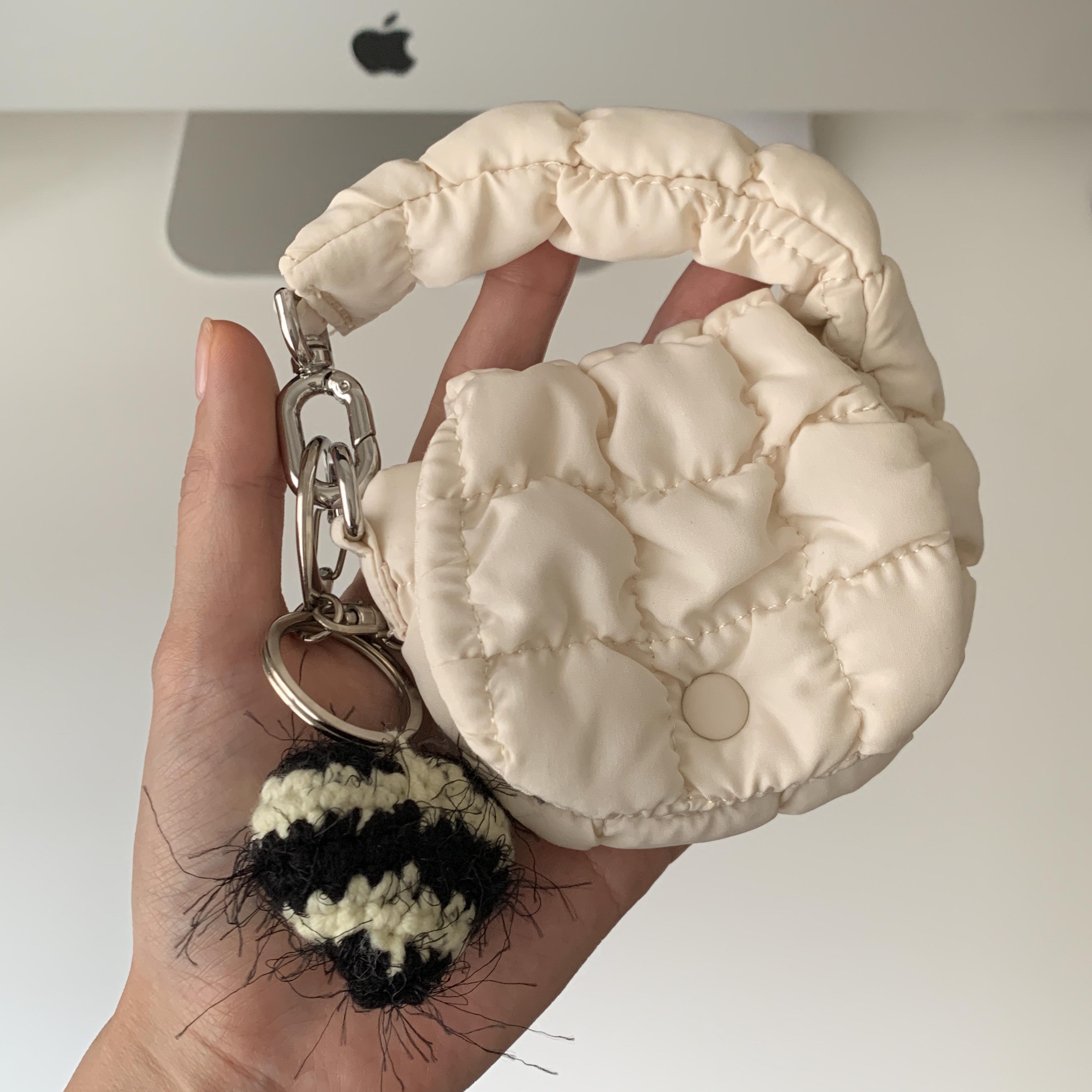 COS Quilted Nano Bag Beige 착용 스타일