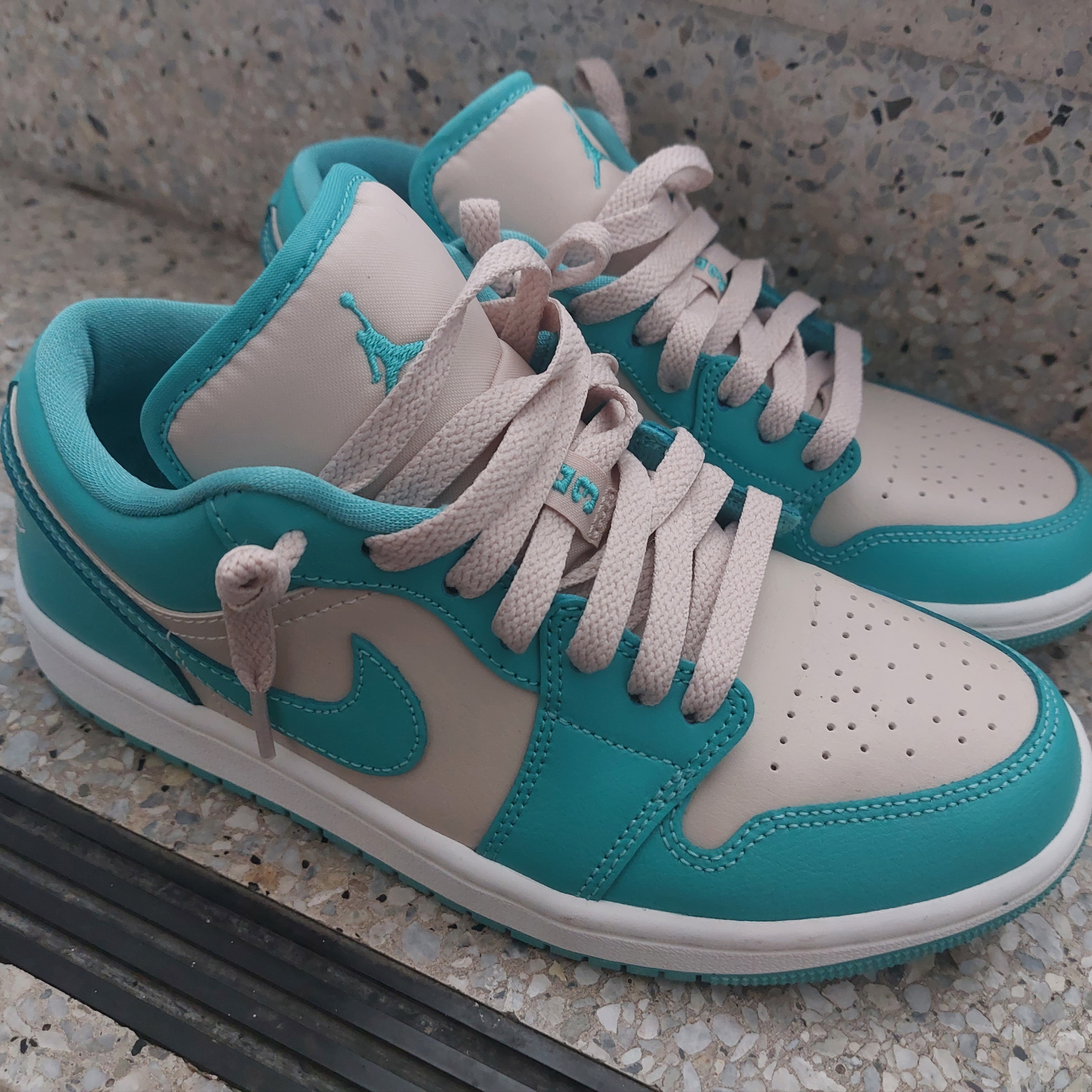(W) Jordan 1 Low Sanddrift Washed Teal 착용 스타일