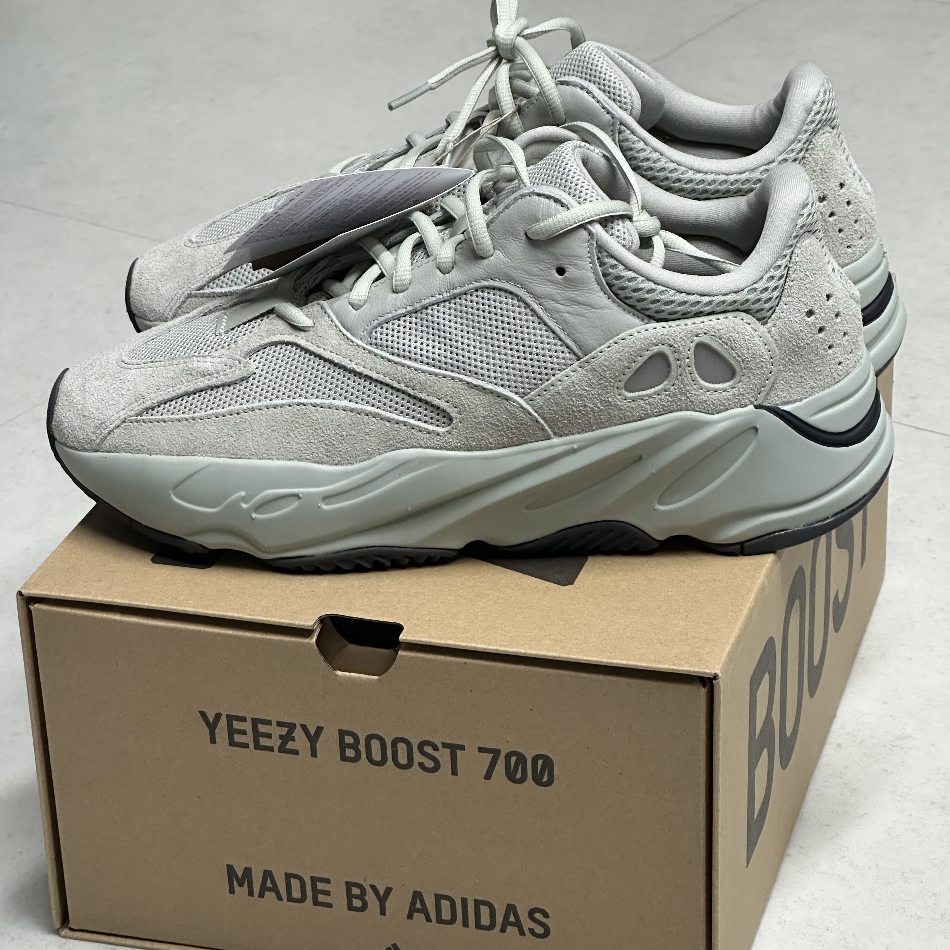 Adidas Yeezy Boost 700 Salt 2023 착용 스타일