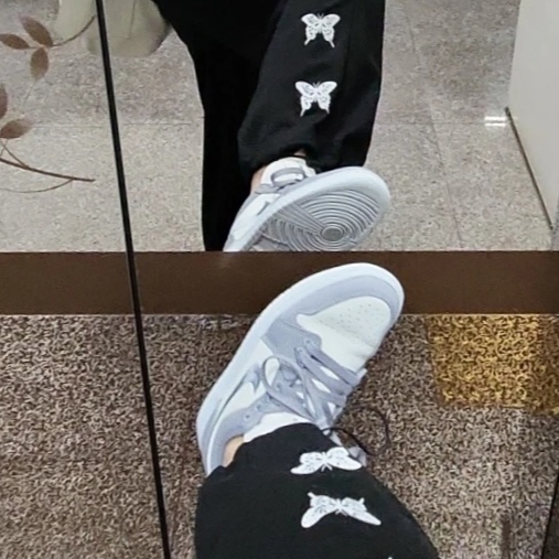 (W) Jordan 1 Low SE Light Steel Grey 착용 스타일 - 2