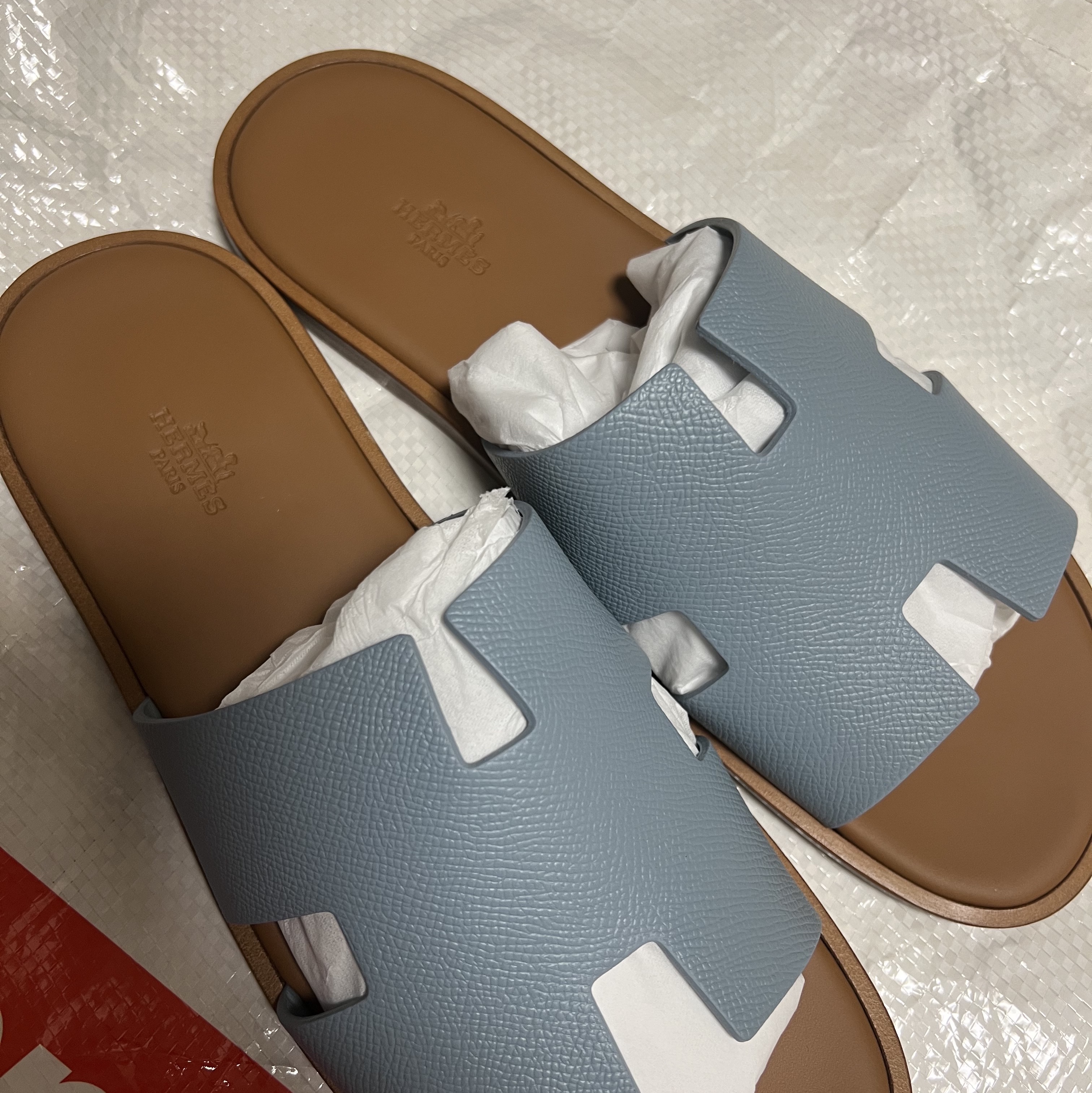 Hermes Izmir Sandal Epsom & Vert Deau Gold 착용 스타일 - 2